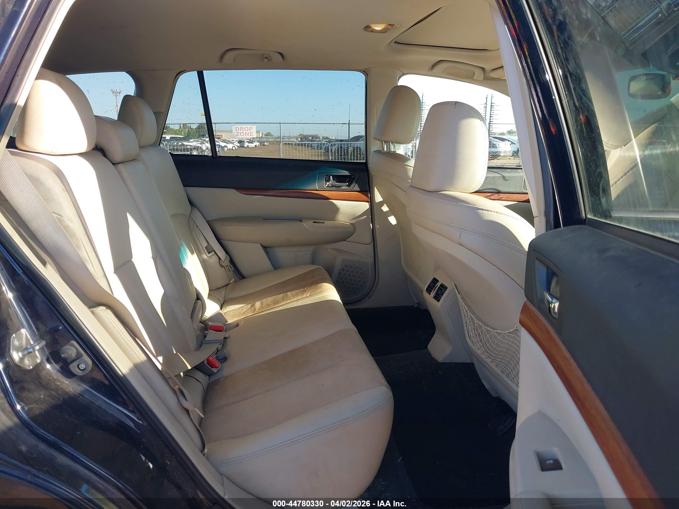 SUBARU OUTBACK image 8