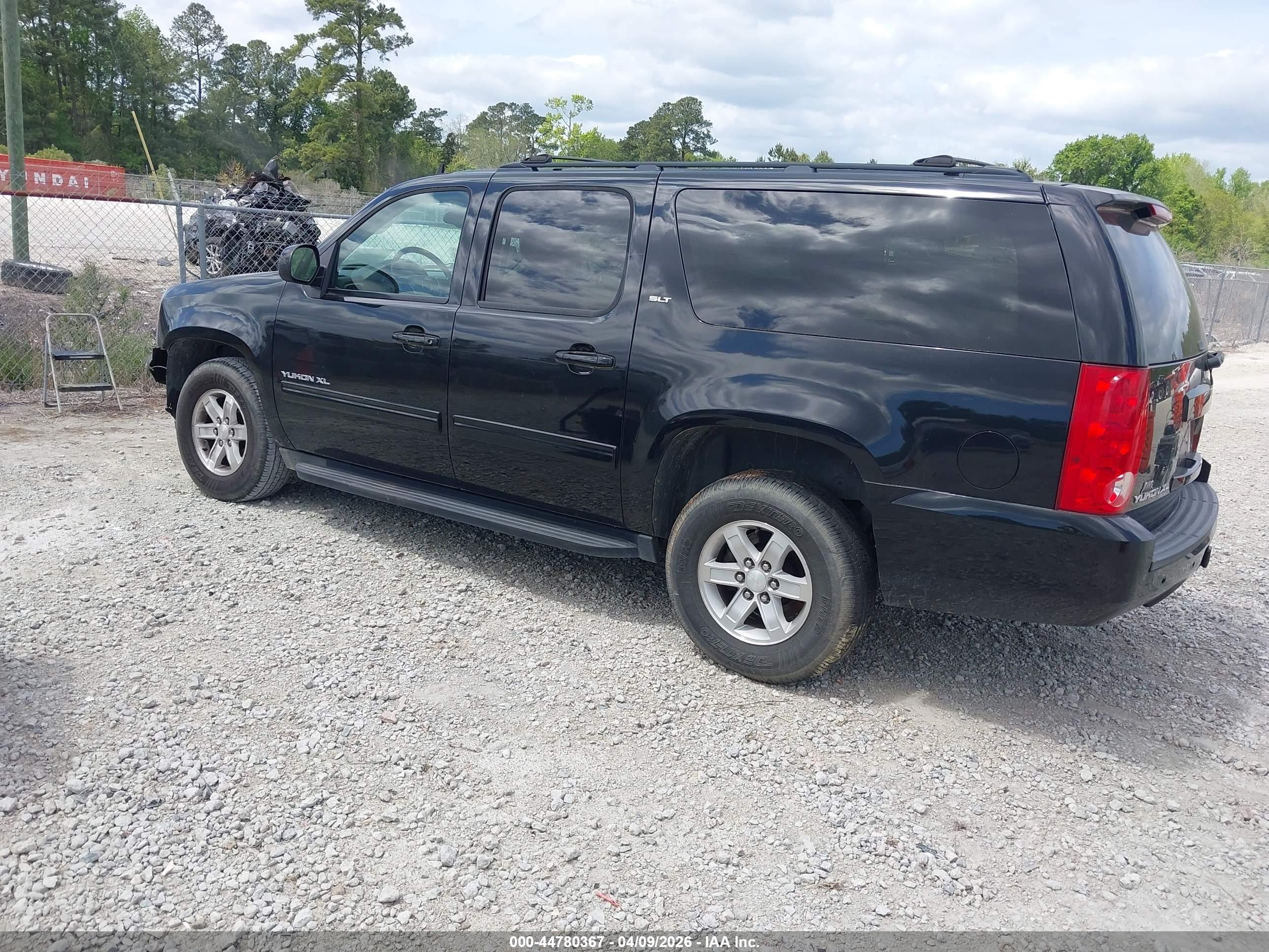GMC YUKON image 3