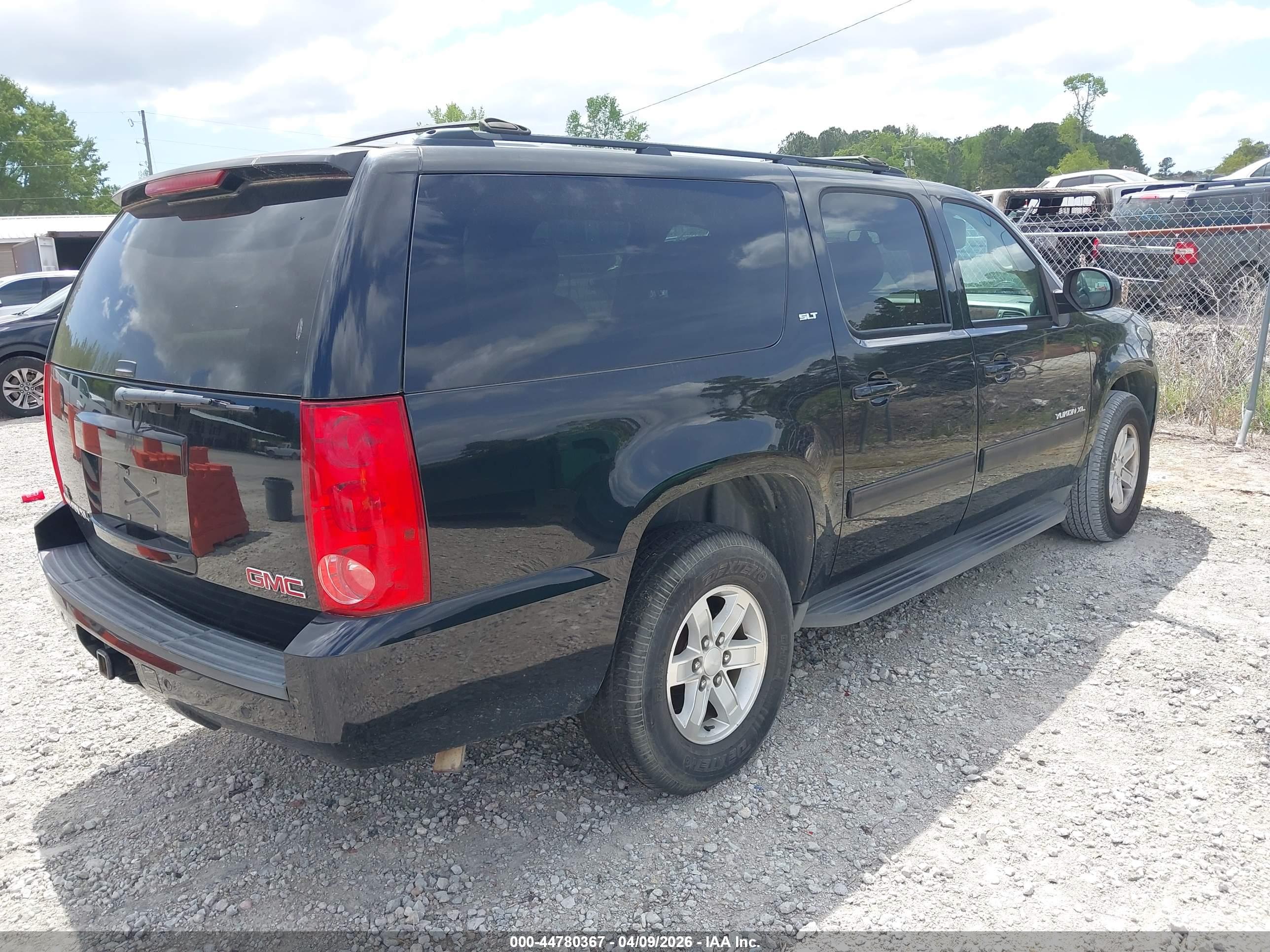 GMC YUKON image 4