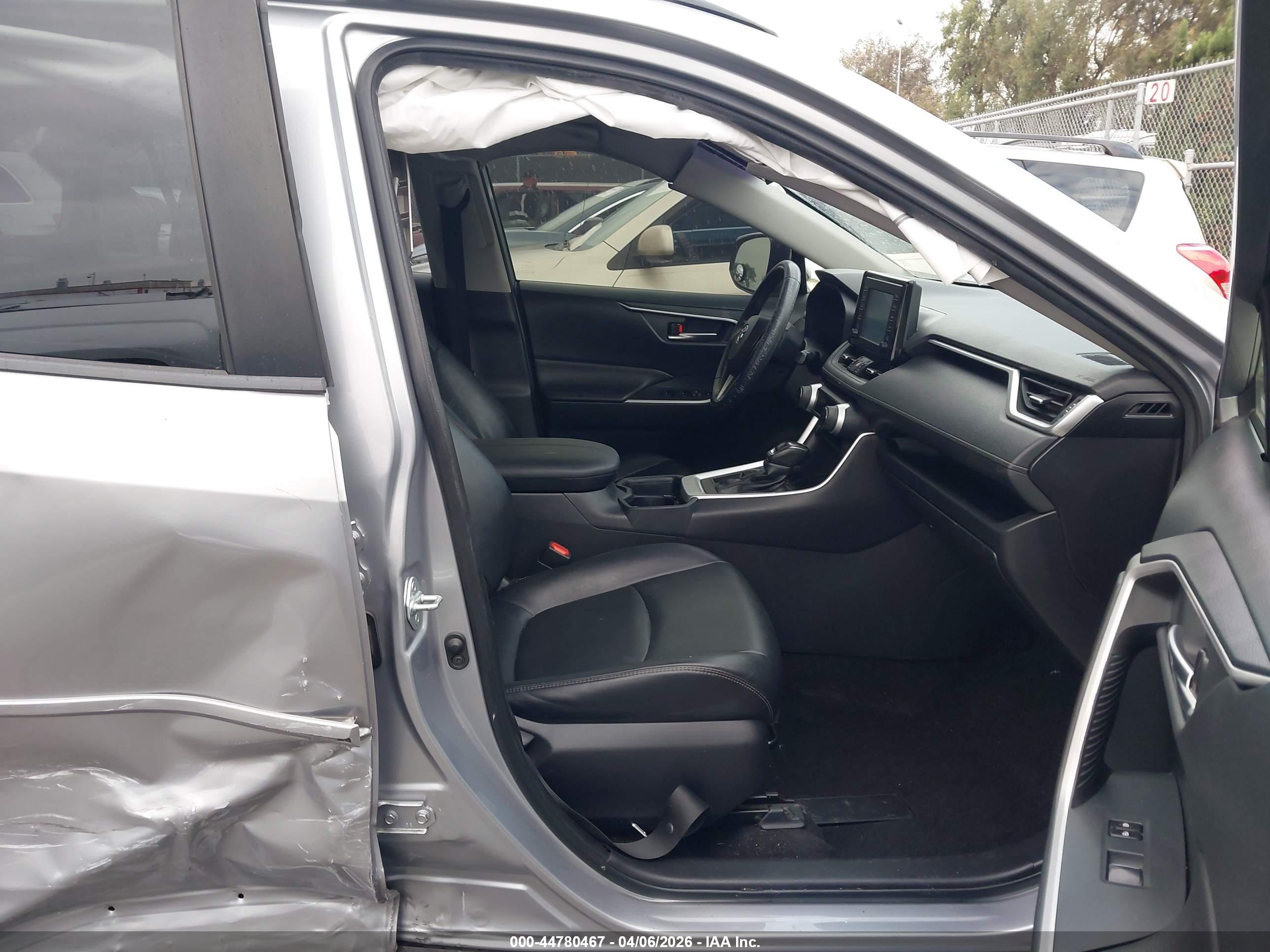 TOYOTA RAV4 image 5