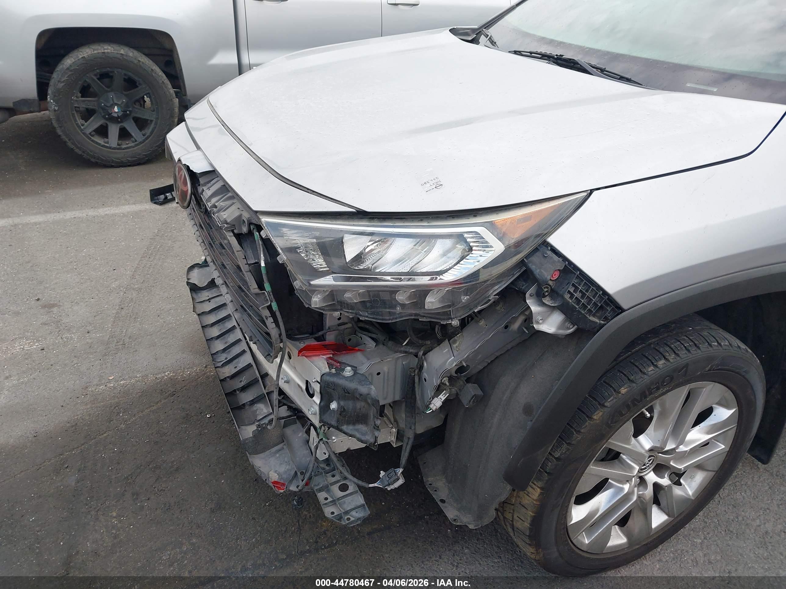 TOYOTA RAV4 image 6