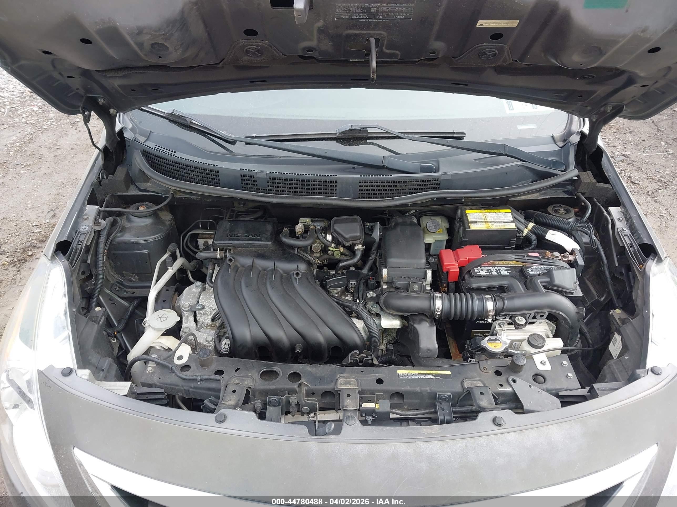 NISSAN VERSA image 10