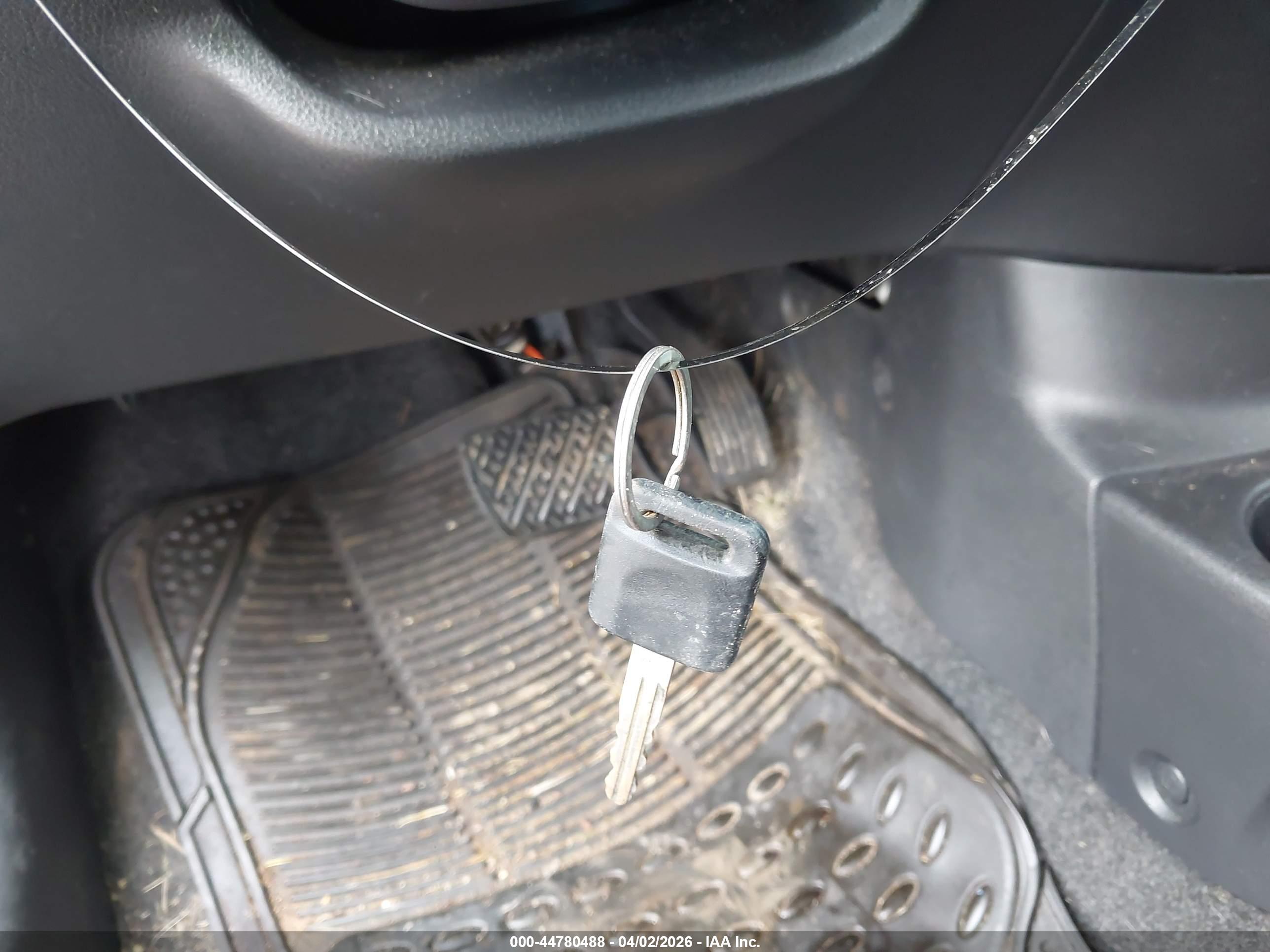 NISSAN VERSA image 11