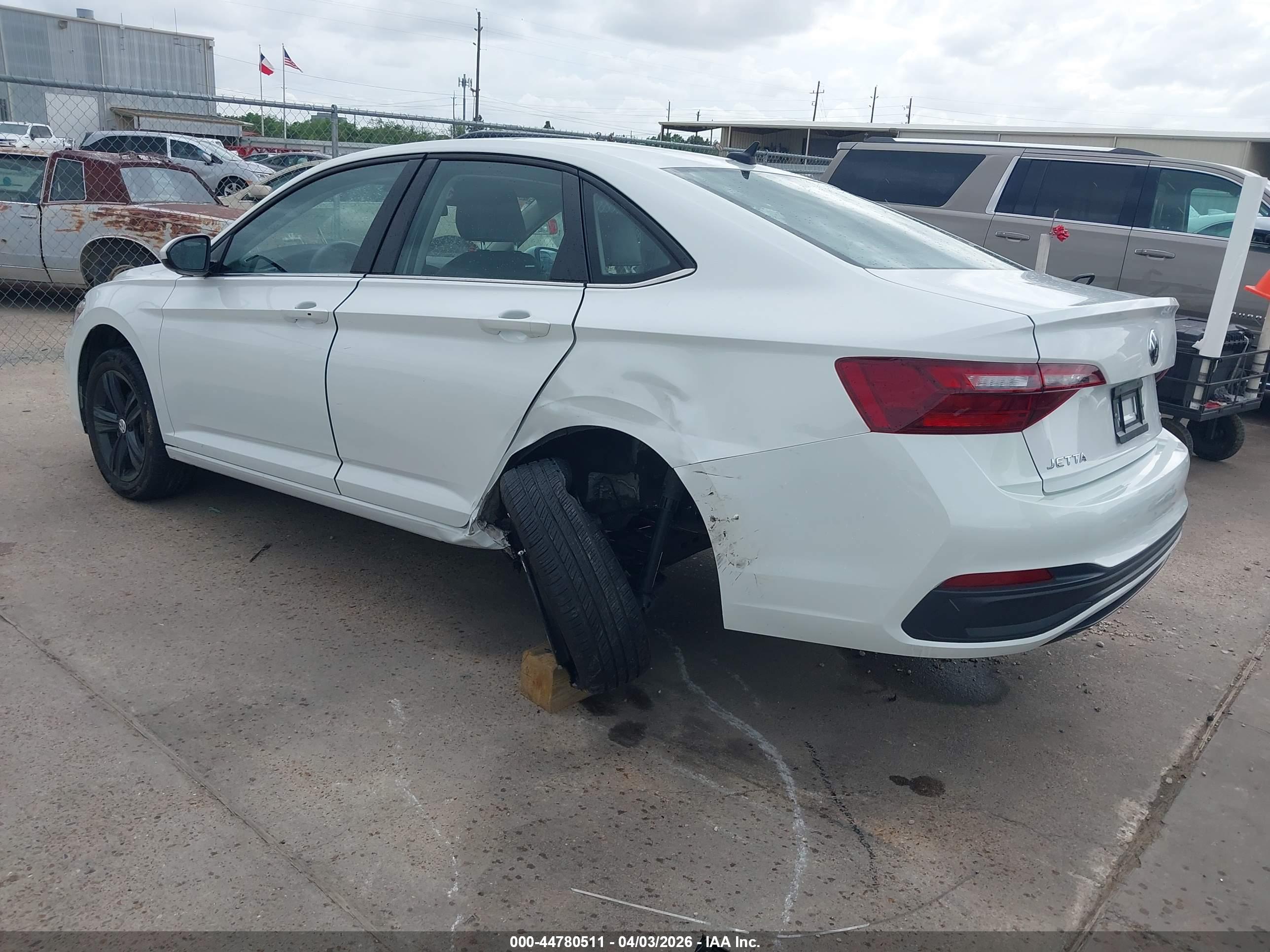 VOLKSWAGEN JETTA image 3
