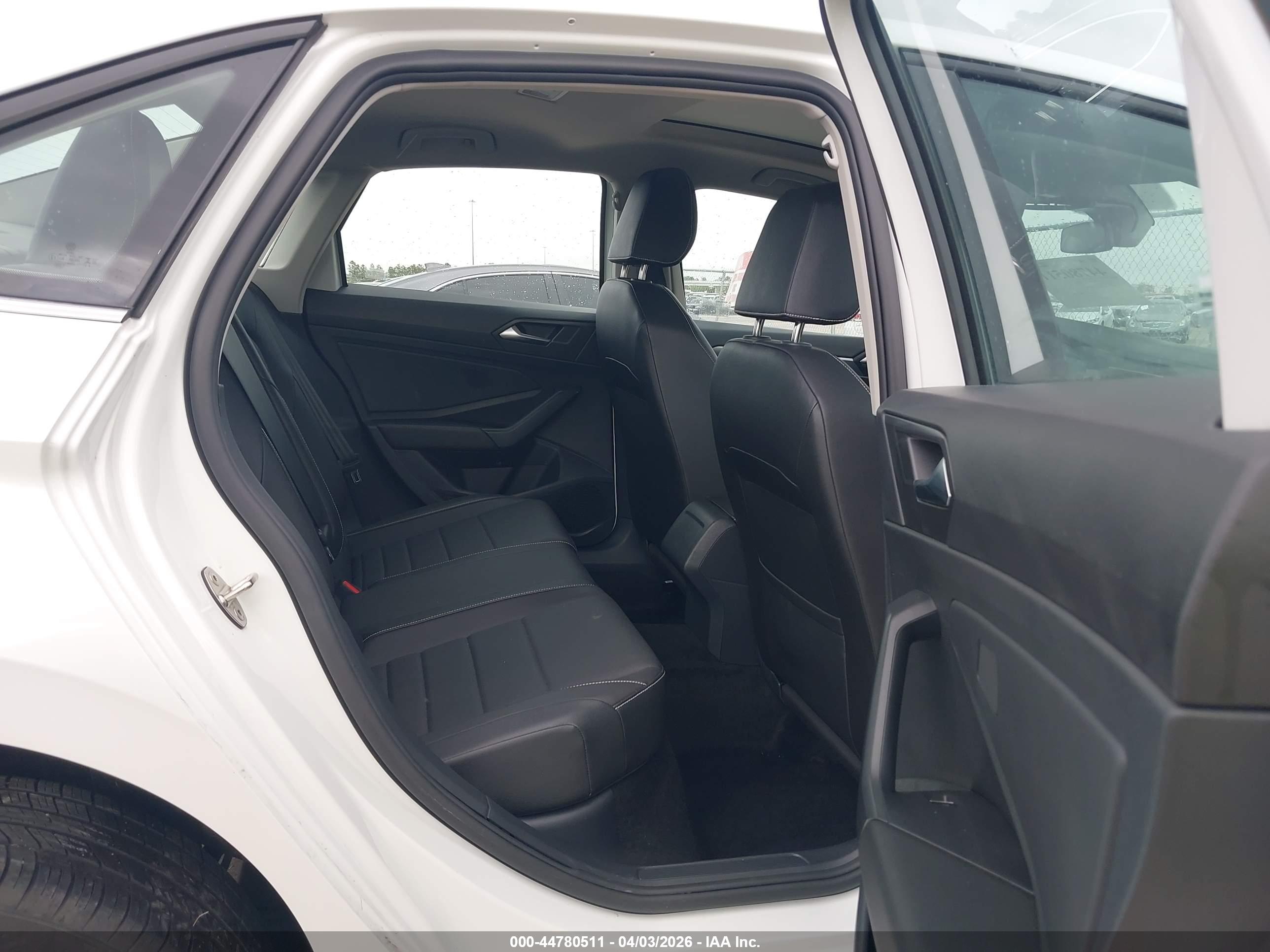 VOLKSWAGEN JETTA image 8