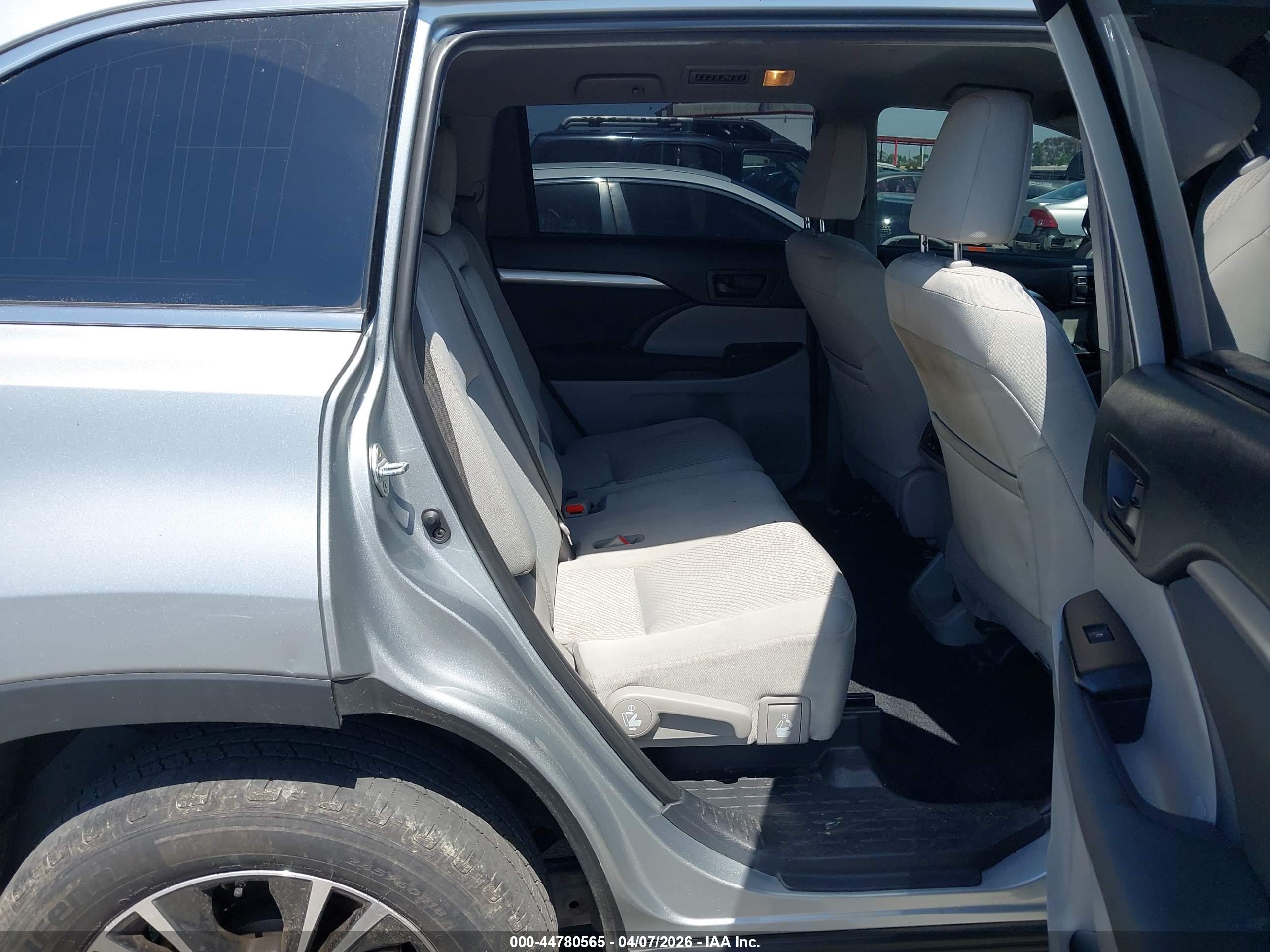 TOYOTA HIGHLANDER image 8