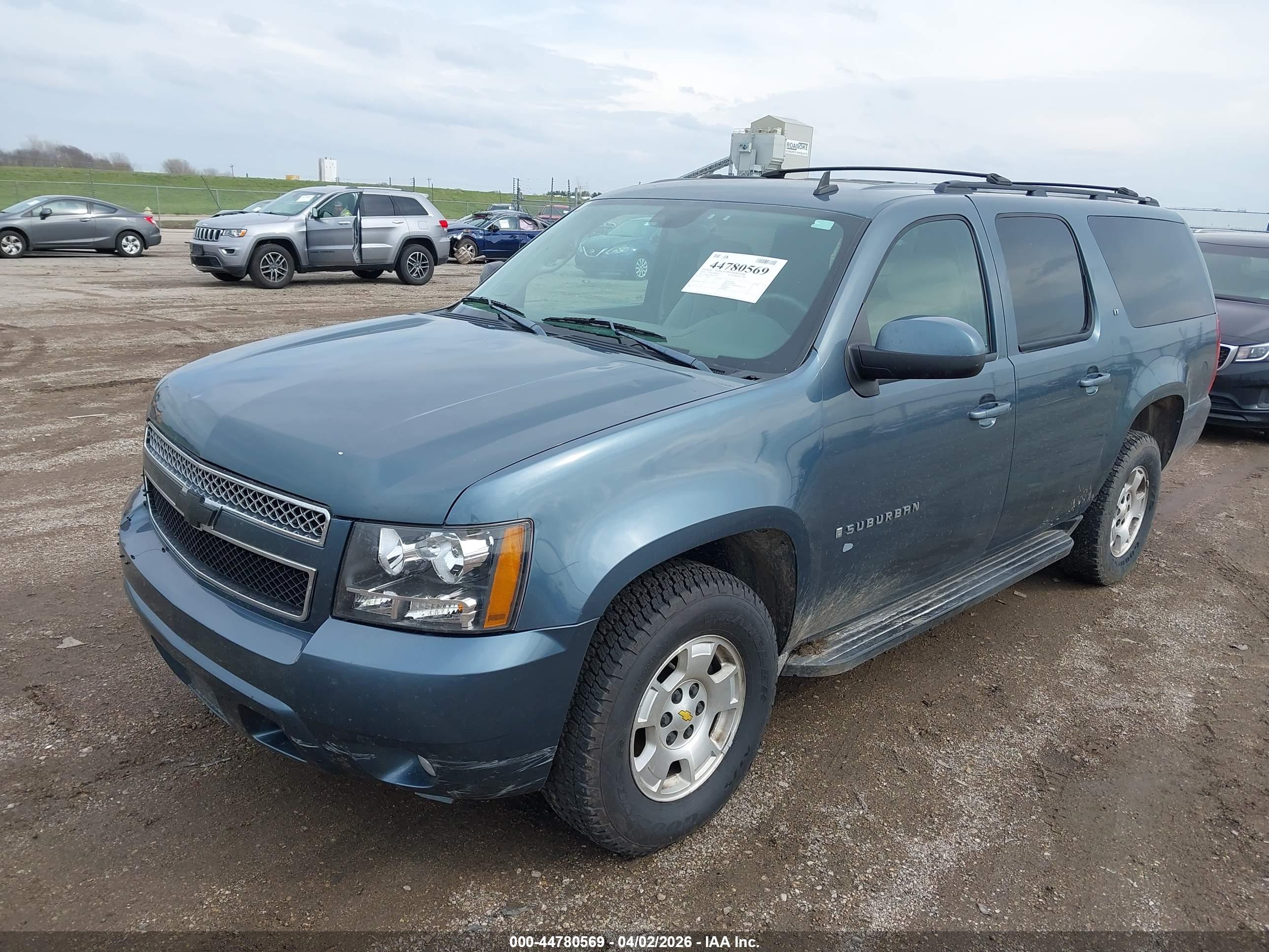 CHEVROLET SUBURBAN image 2