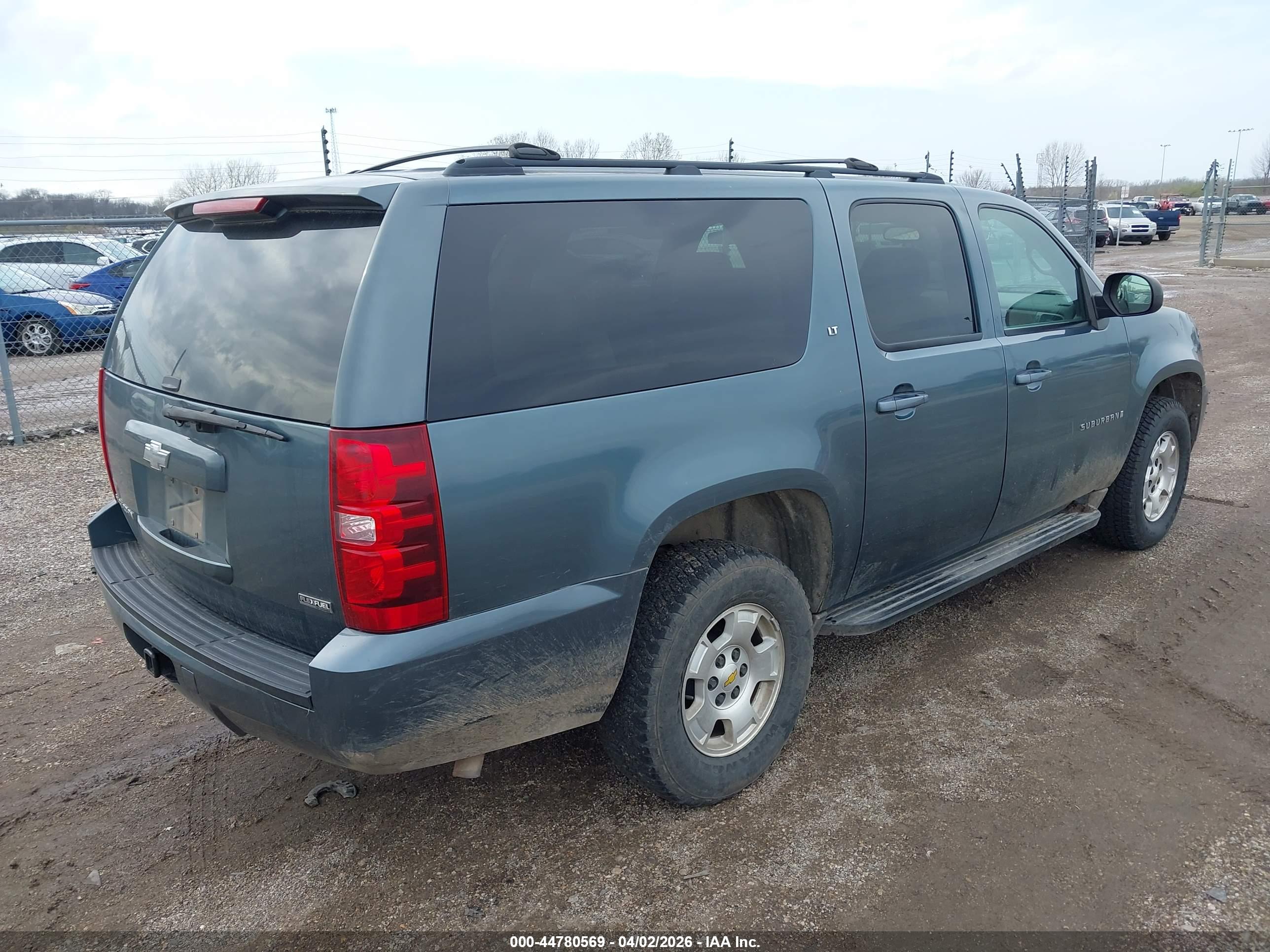 CHEVROLET SUBURBAN image 4