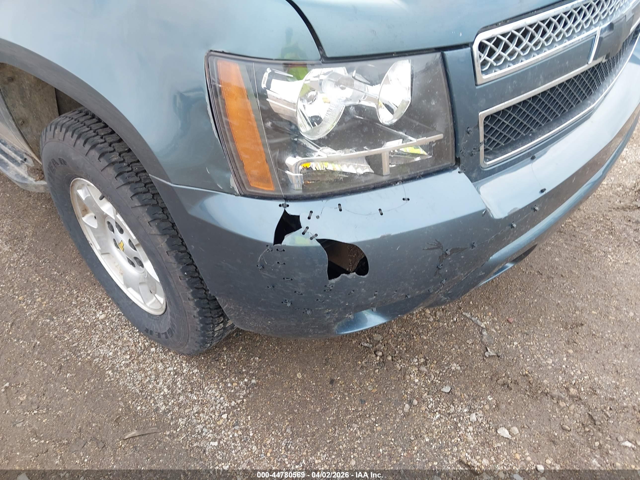 CHEVROLET SUBURBAN image 6