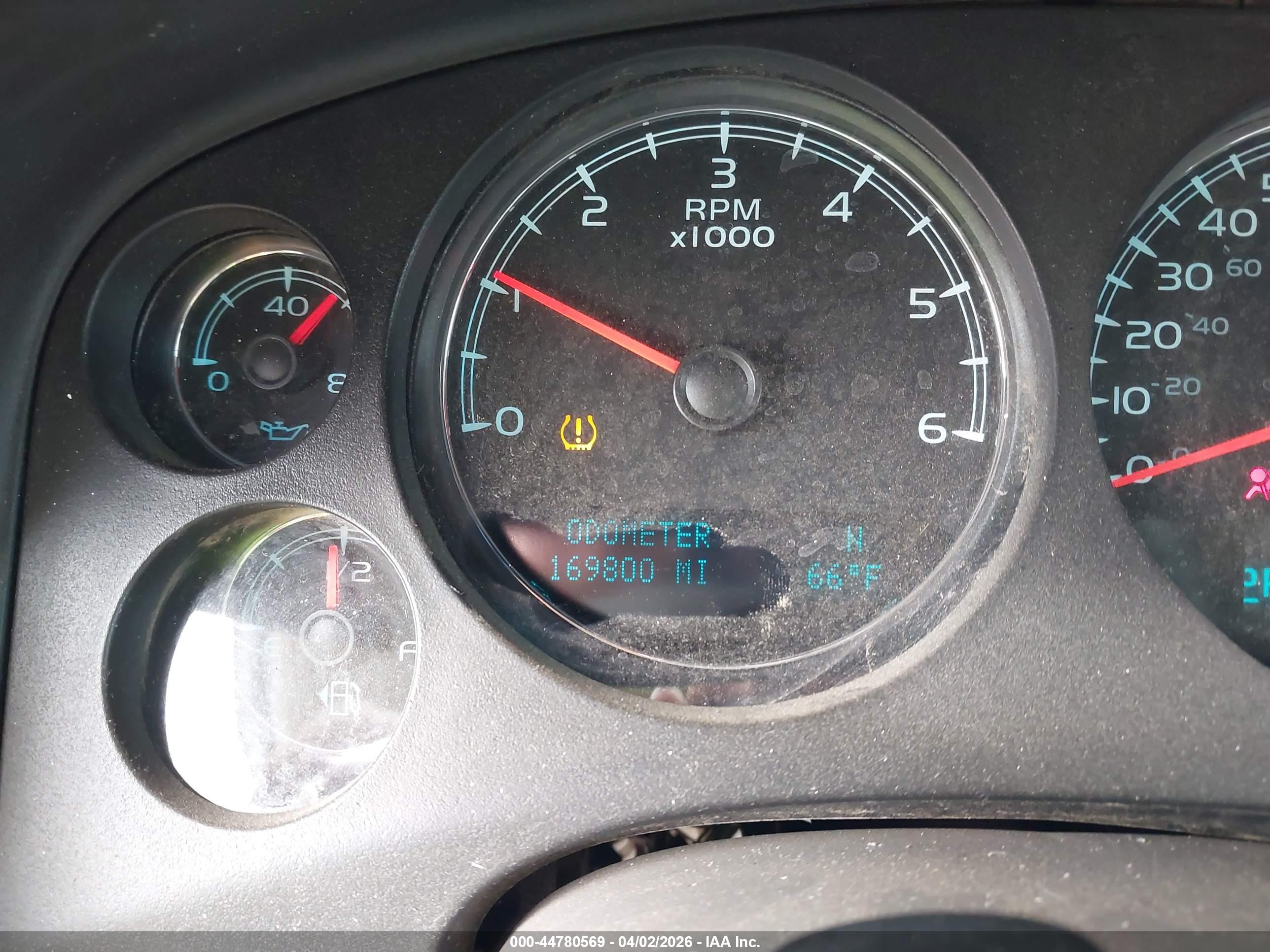 CHEVROLET SUBURBAN image 7