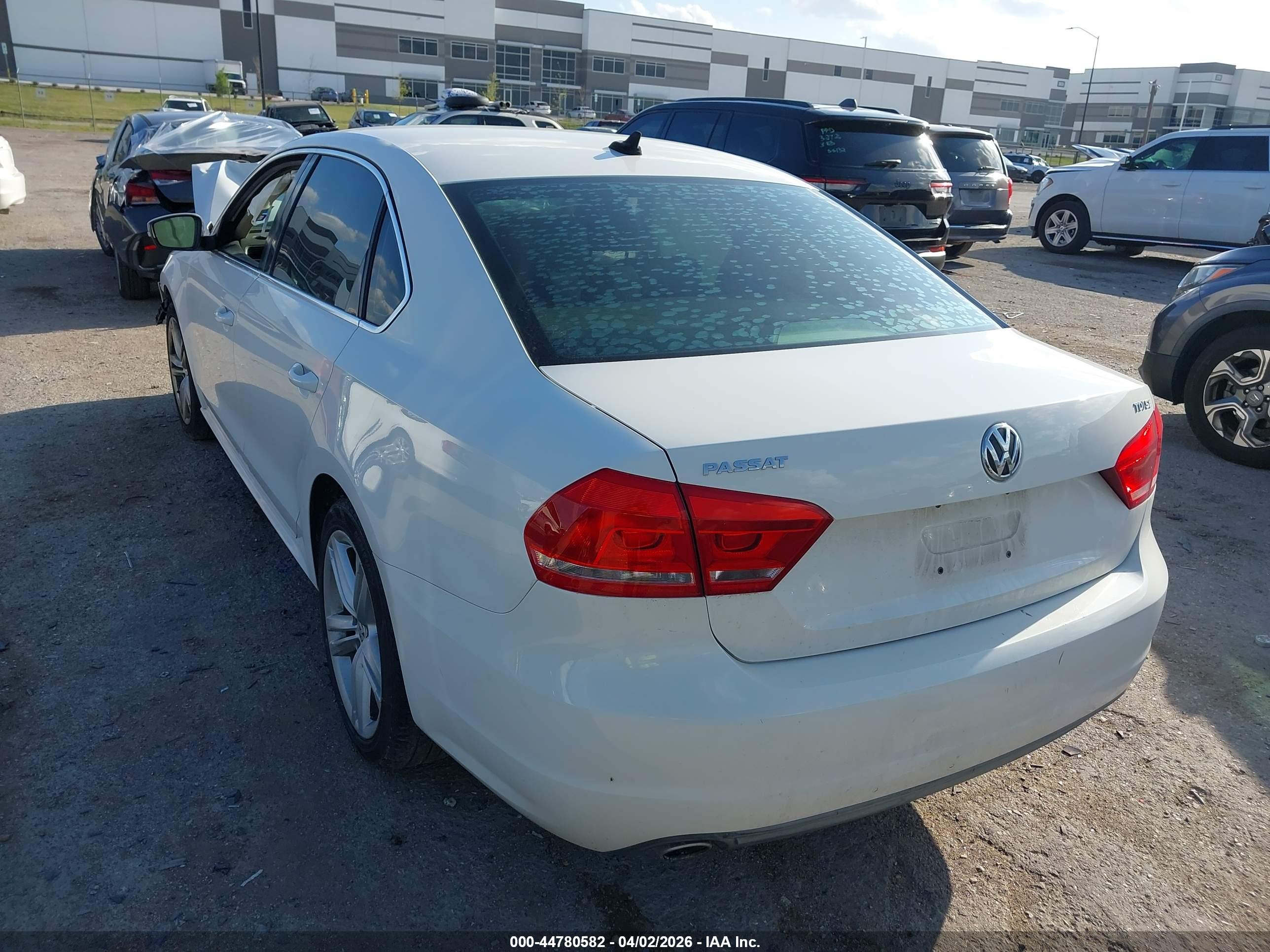 VOLKSWAGEN PASSAT image 3