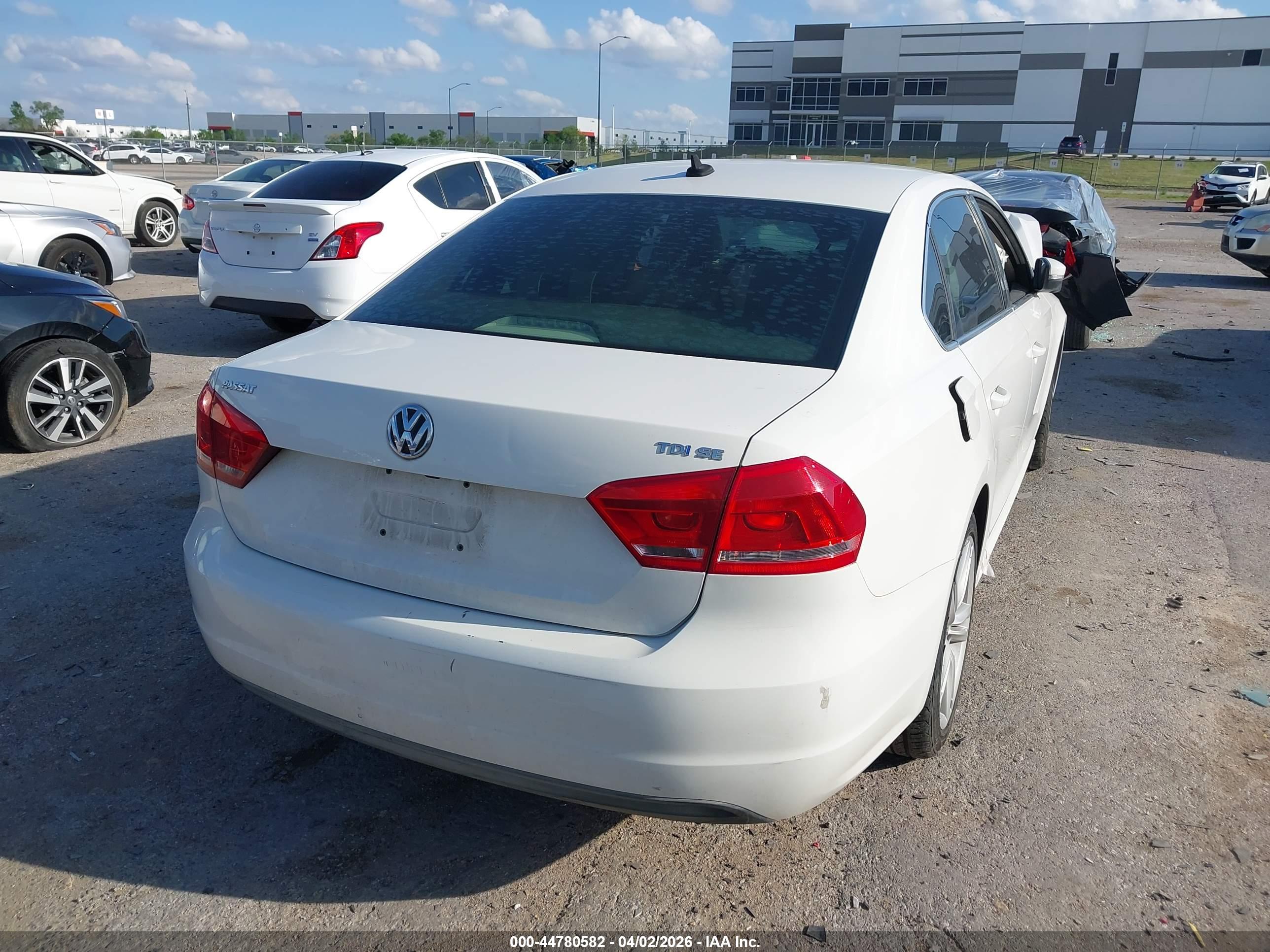 VOLKSWAGEN PASSAT image 4
