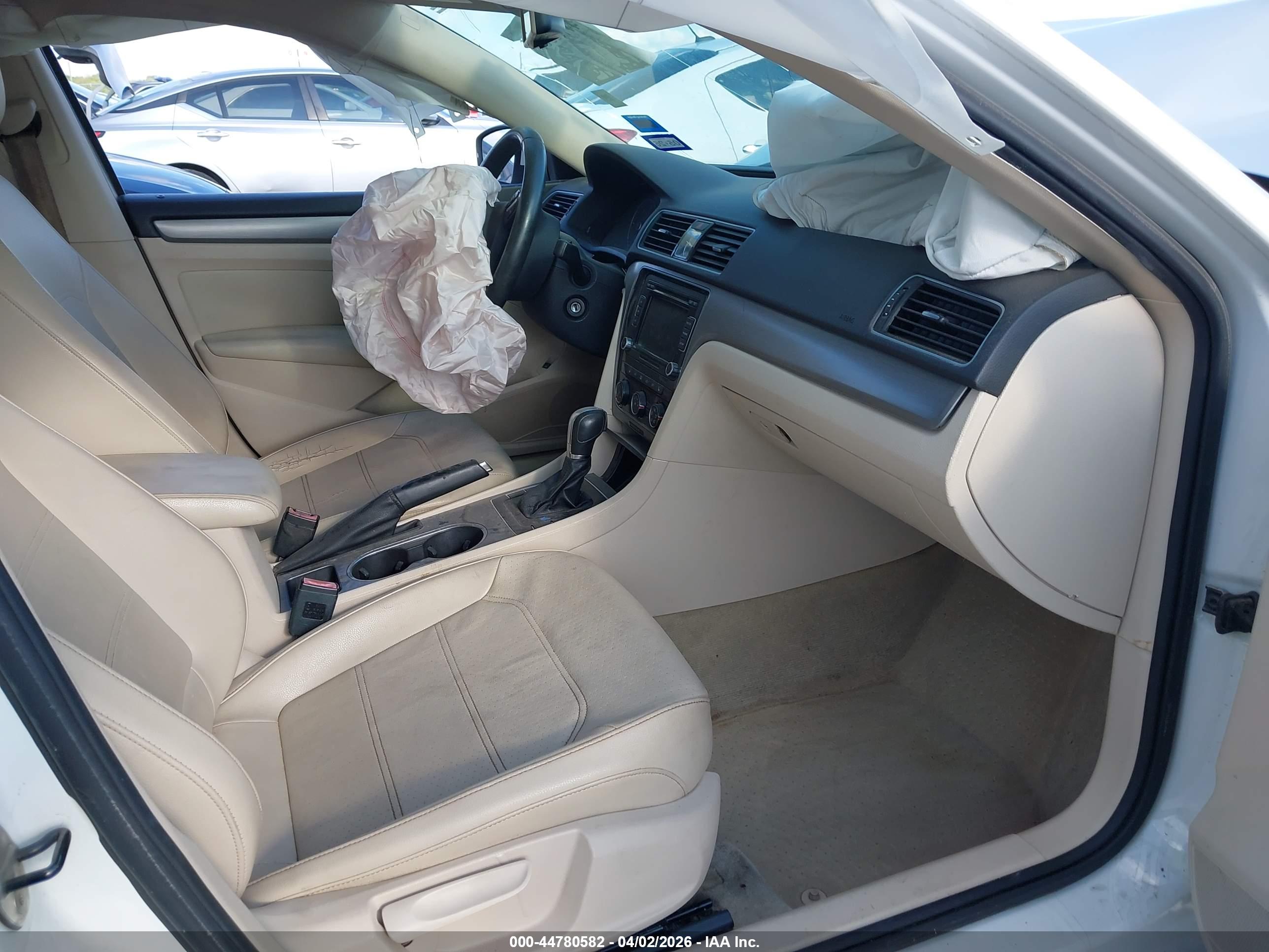 VOLKSWAGEN PASSAT image 5