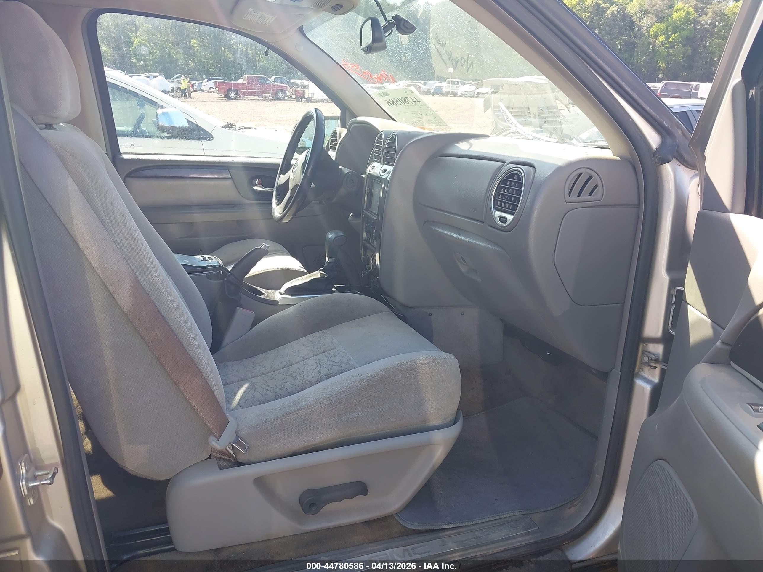 GMC ENVOY image 5