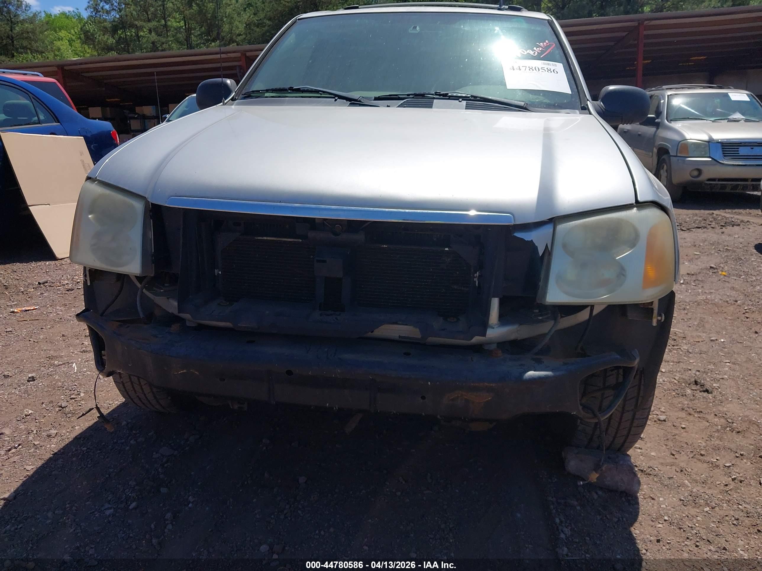 GMC ENVOY image 6