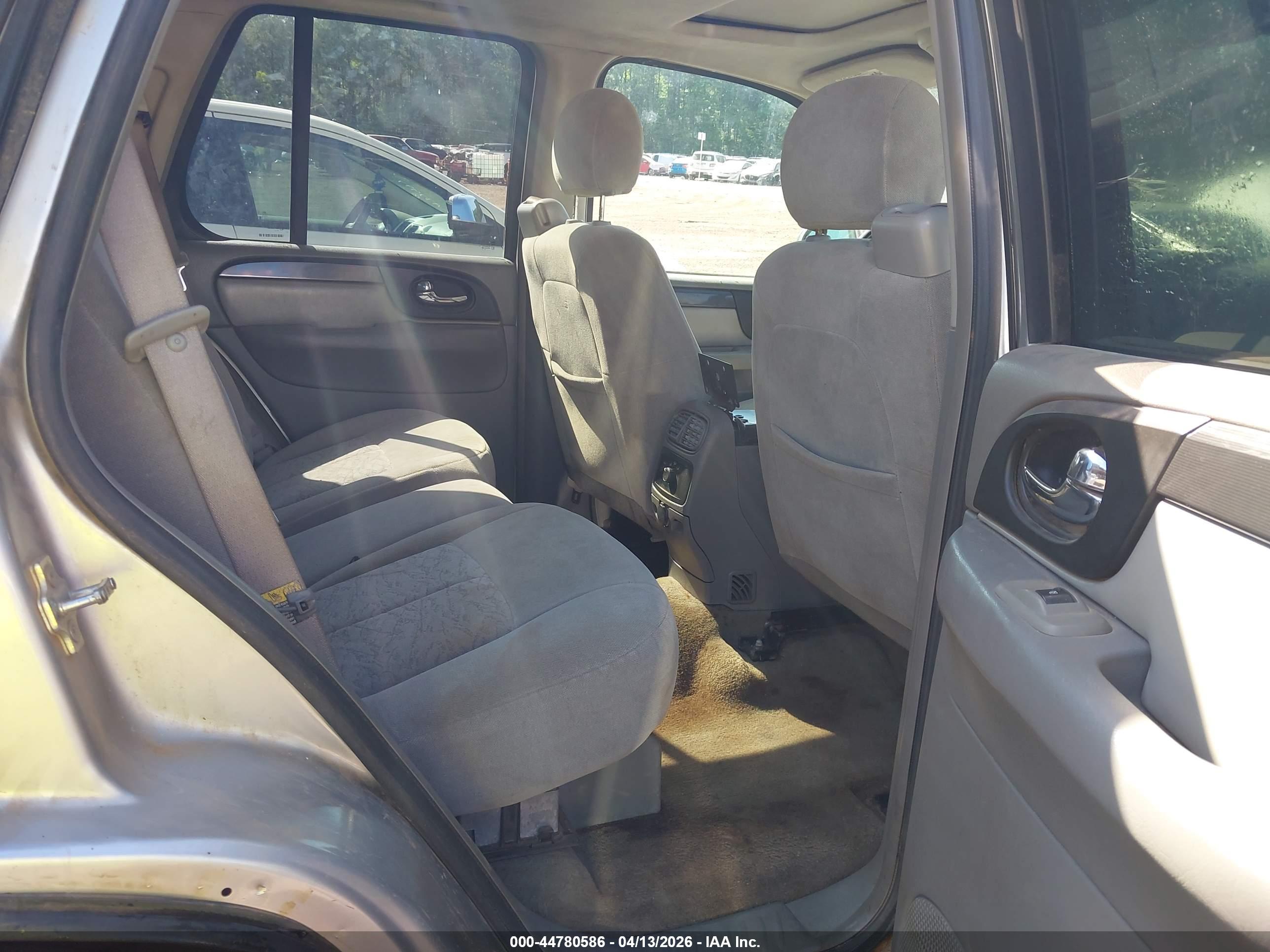 GMC ENVOY image 8