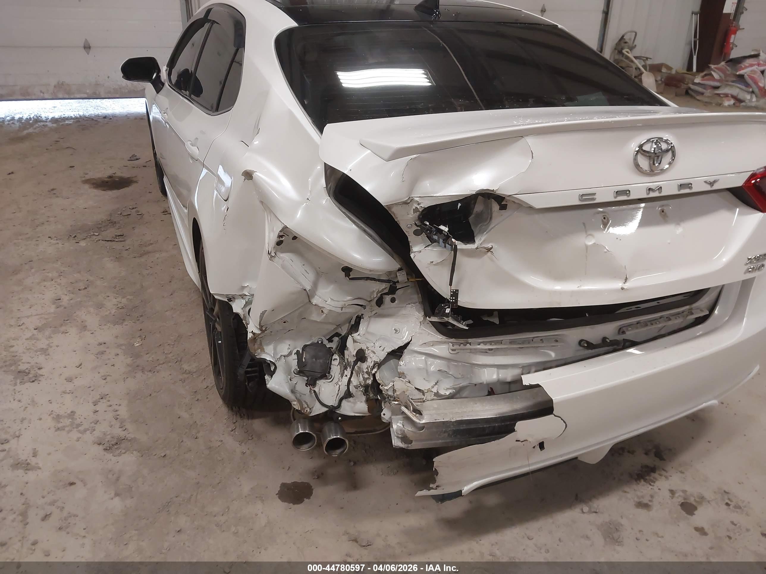 TOYOTA CAMRY image 6