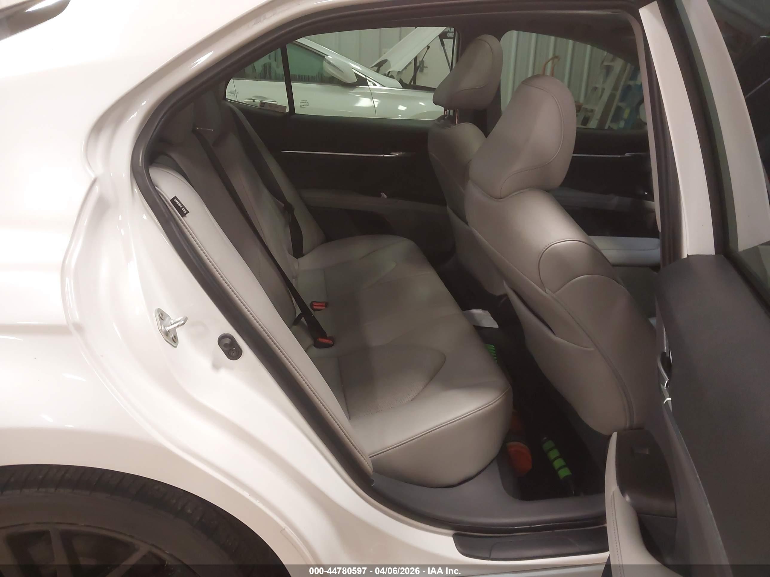 TOYOTA CAMRY image 8