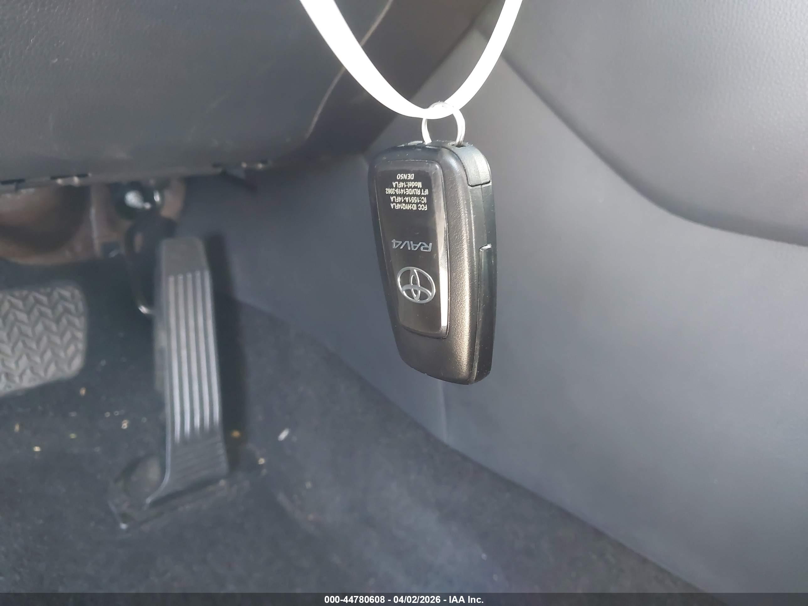 TOYOTA RAV4 image 11