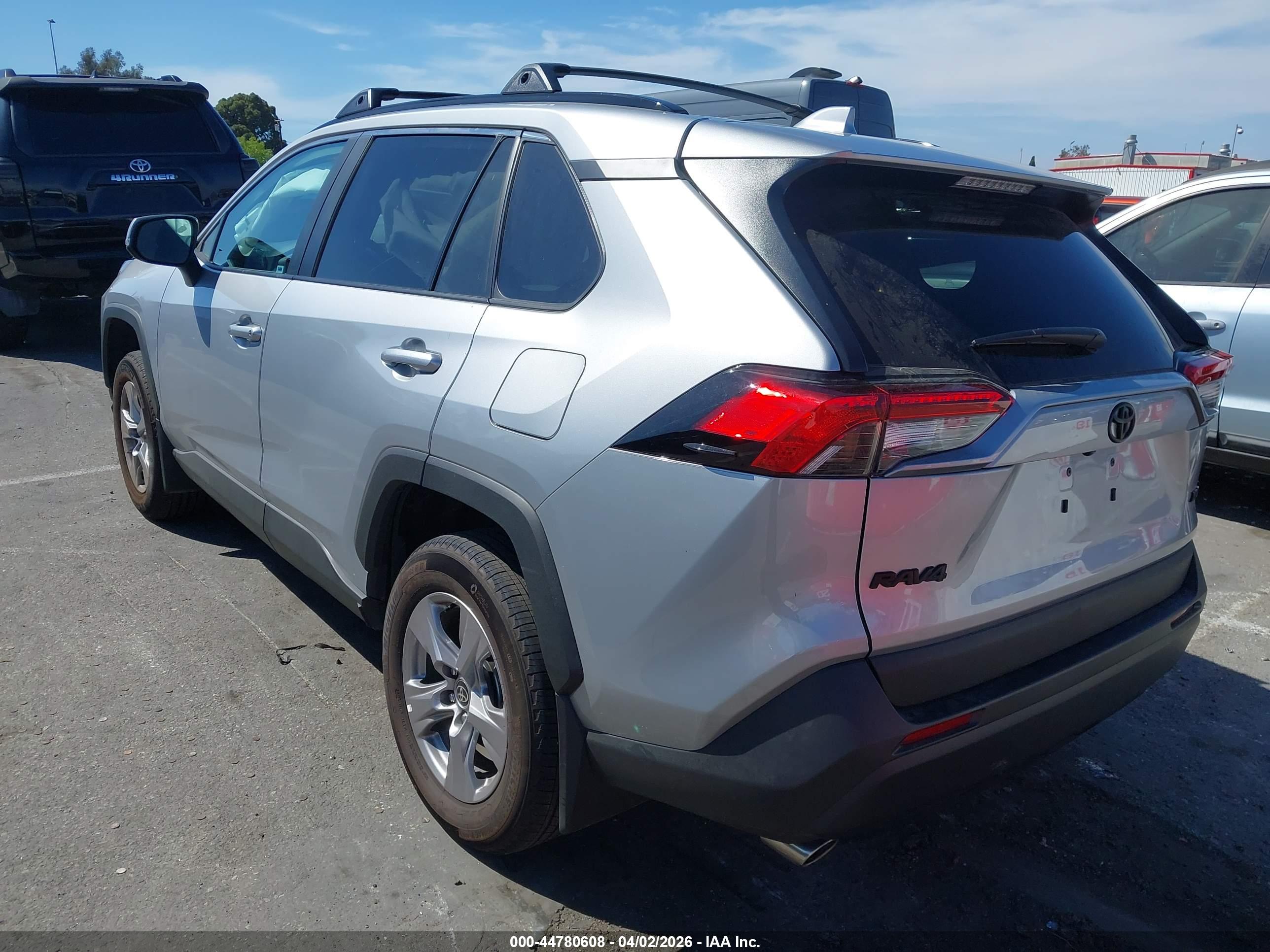 TOYOTA RAV4 image 3
