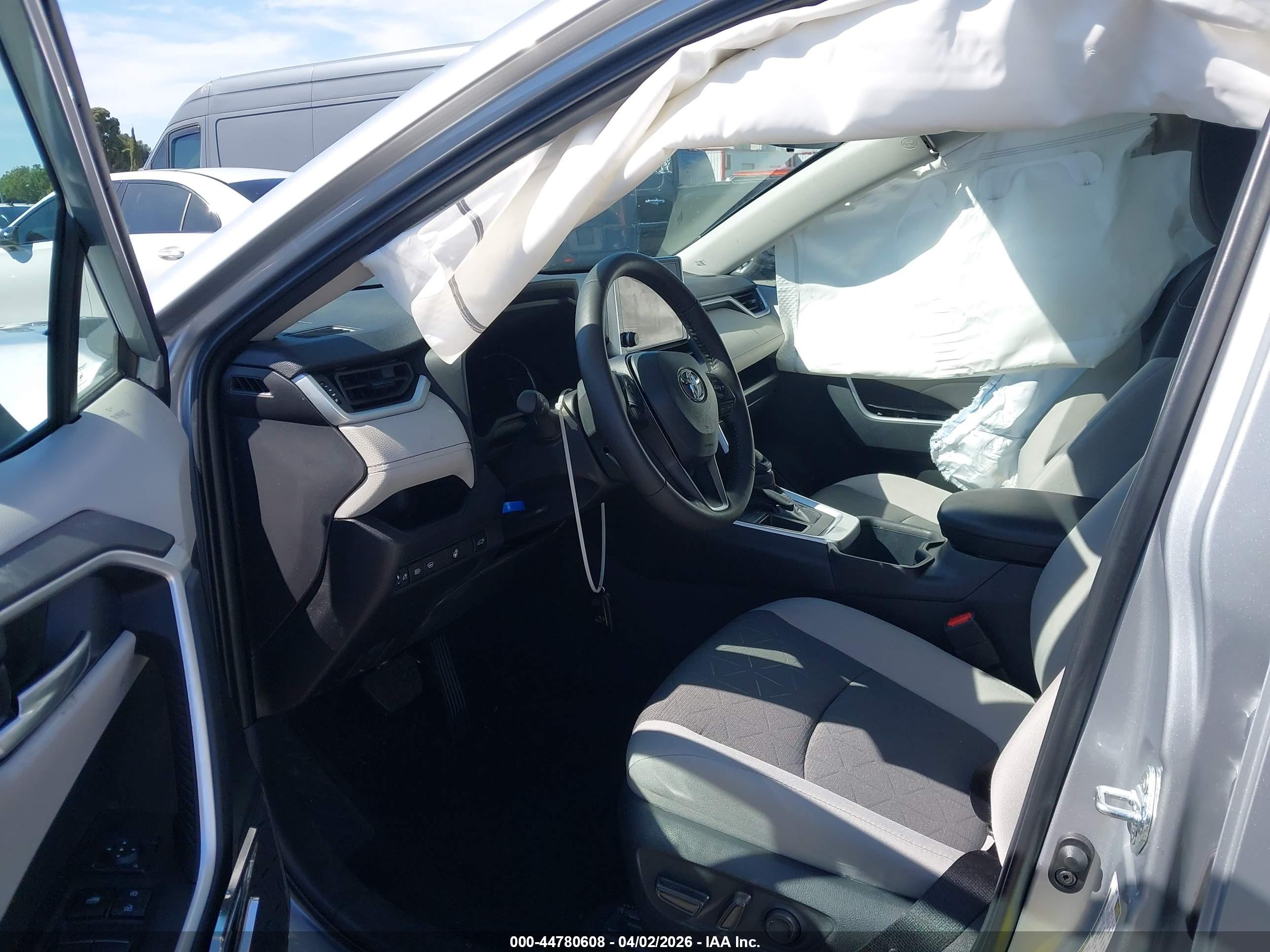 TOYOTA RAV4 image 5