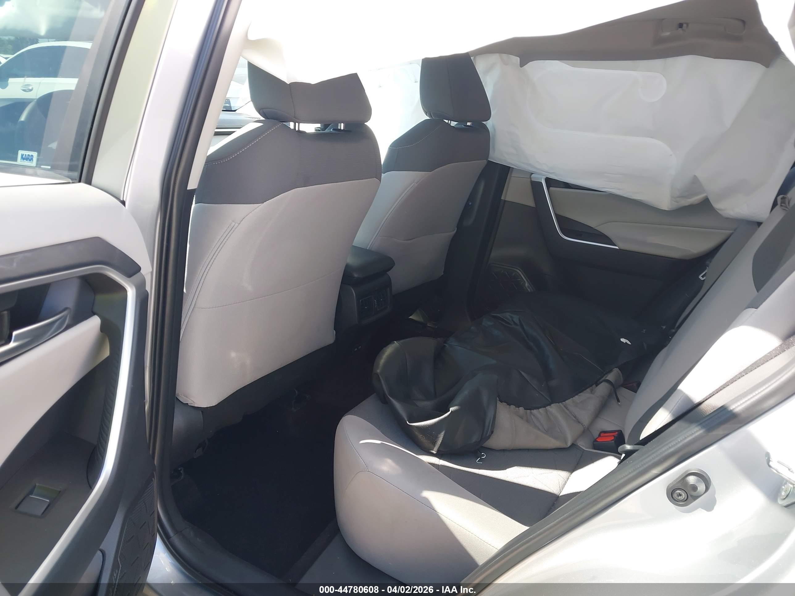 TOYOTA RAV4 image 8