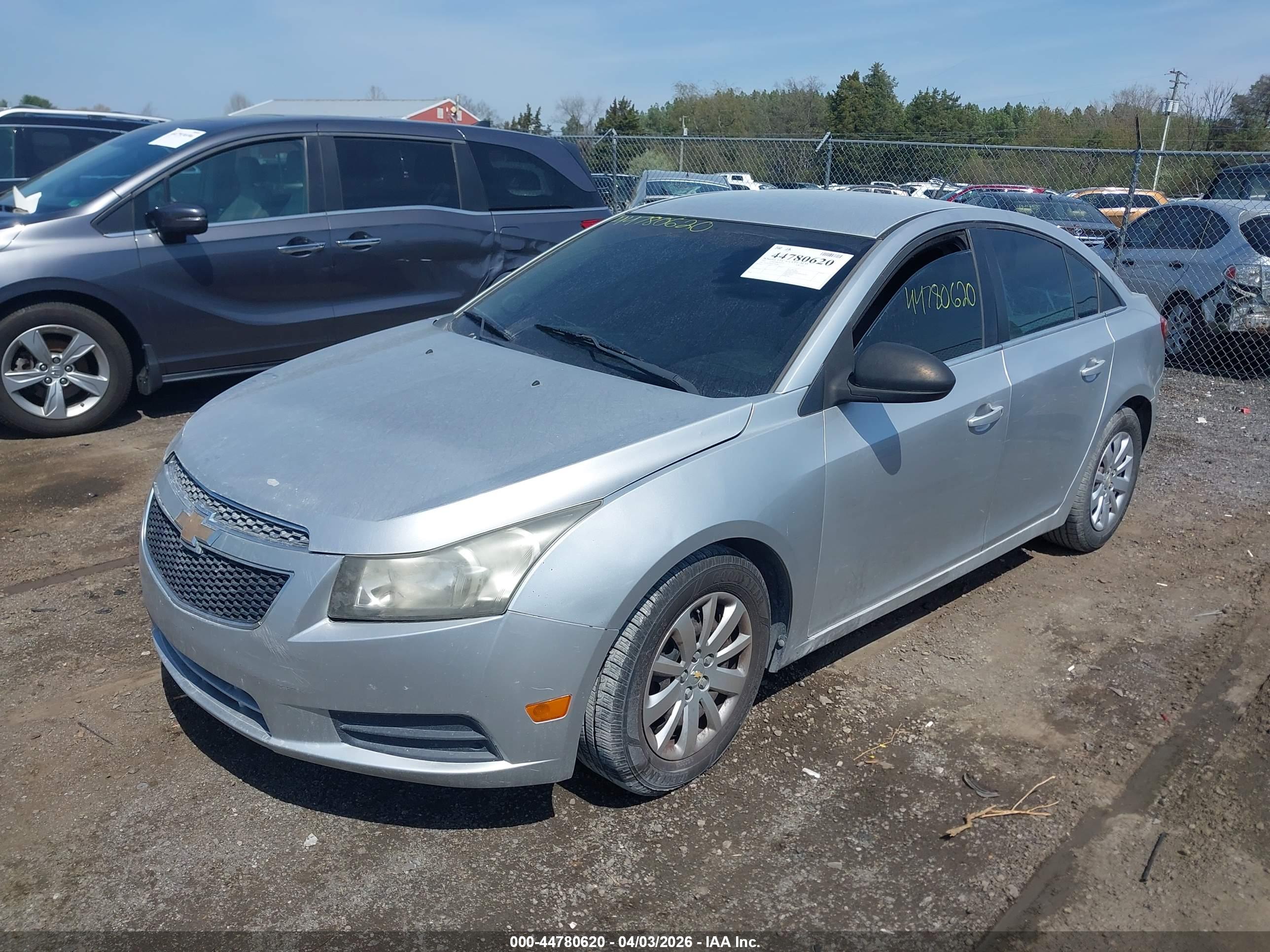 CHEVROLET CRUZE image 2