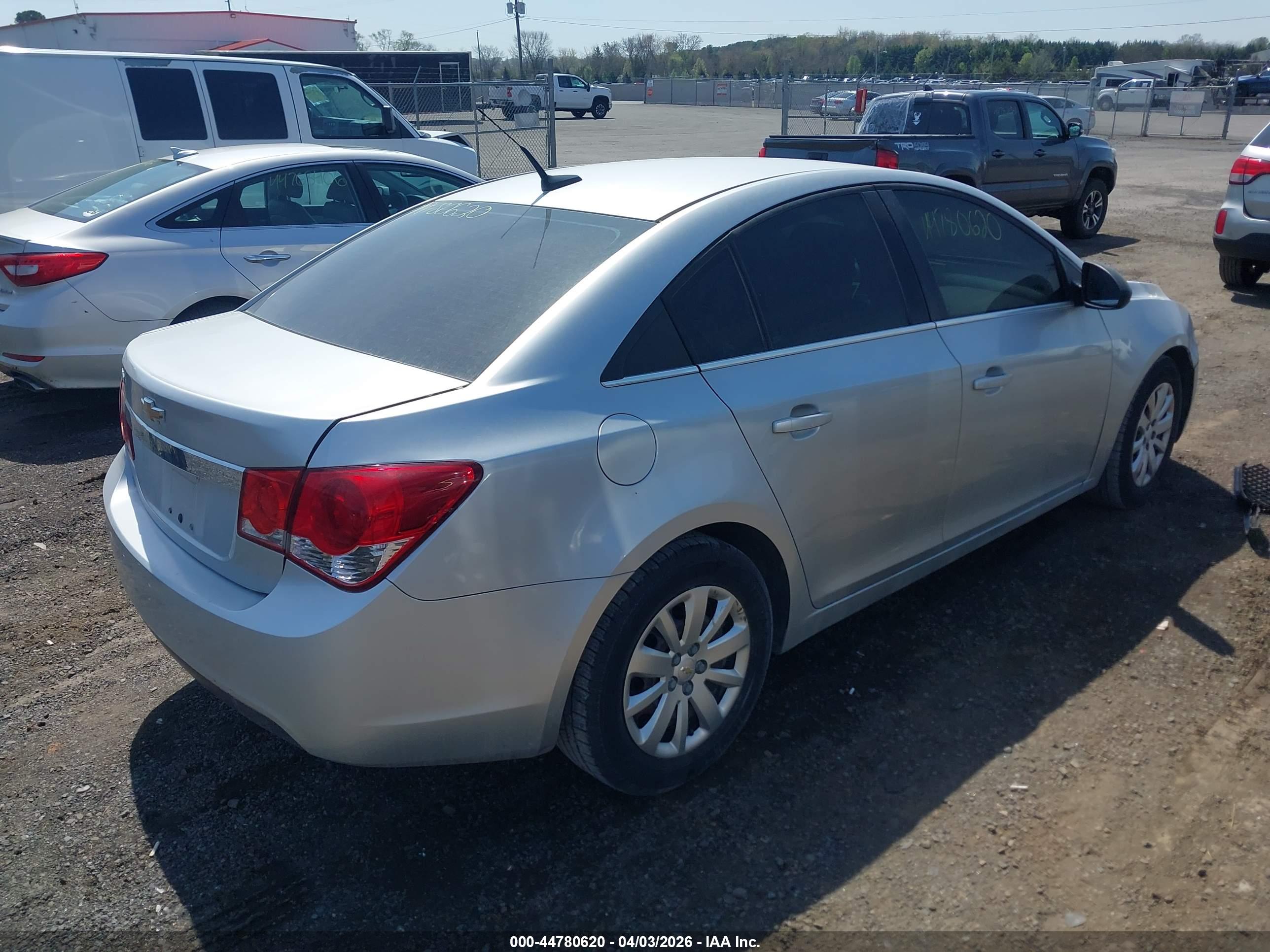 CHEVROLET CRUZE image 4