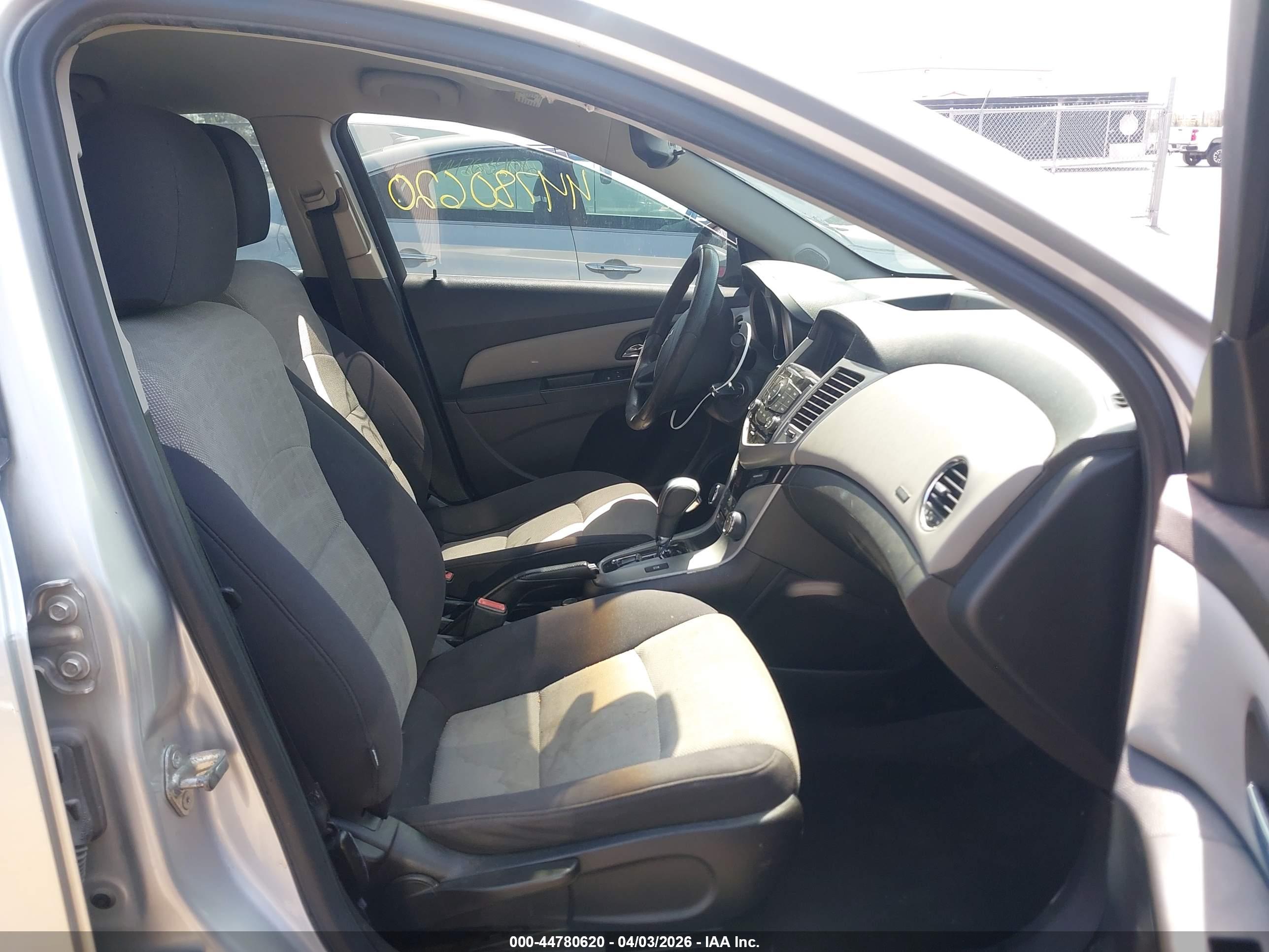 CHEVROLET CRUZE image 5