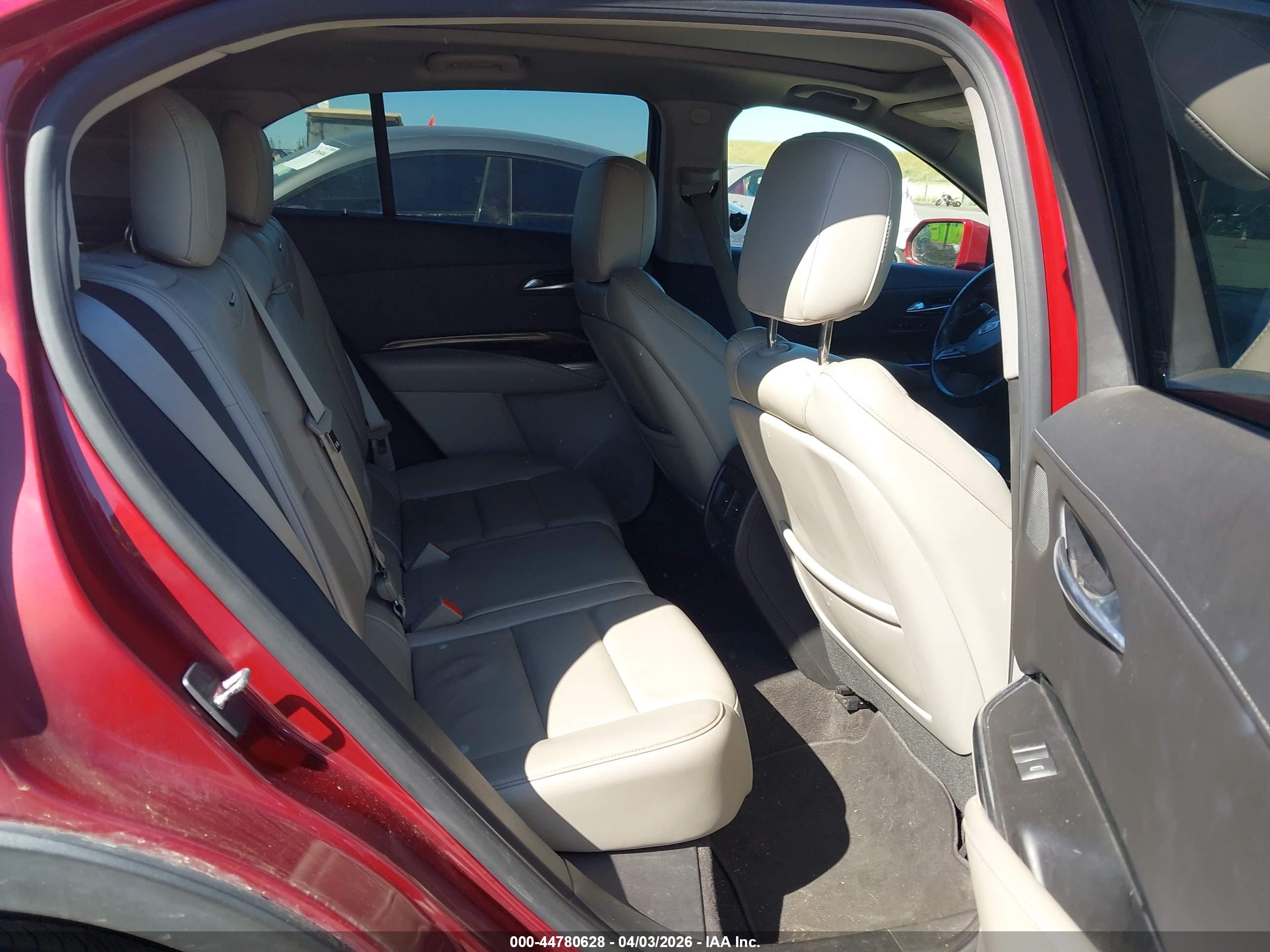 CADILLAC XT4 image 8