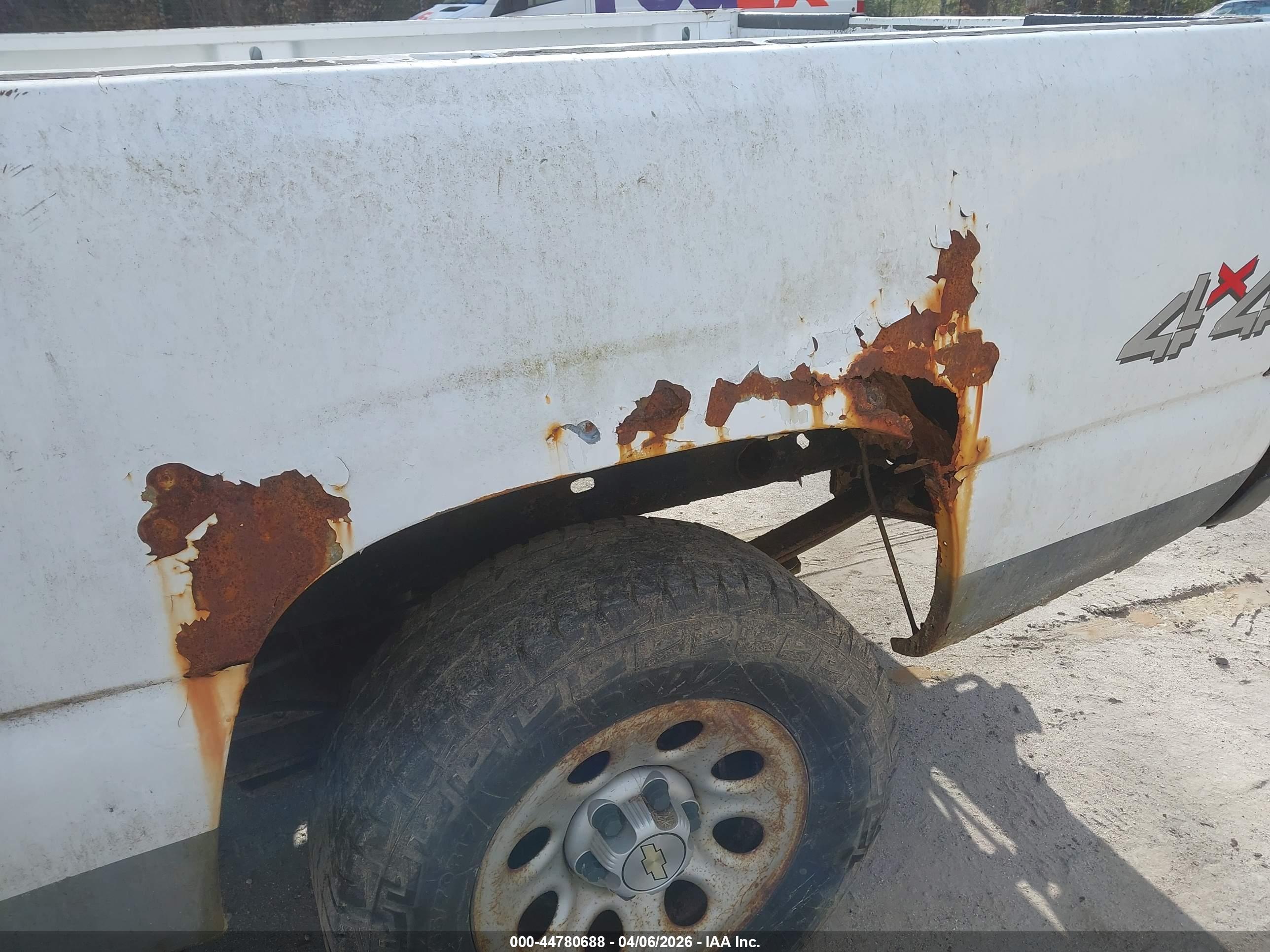 CHEVROLET SILVERADO image 6