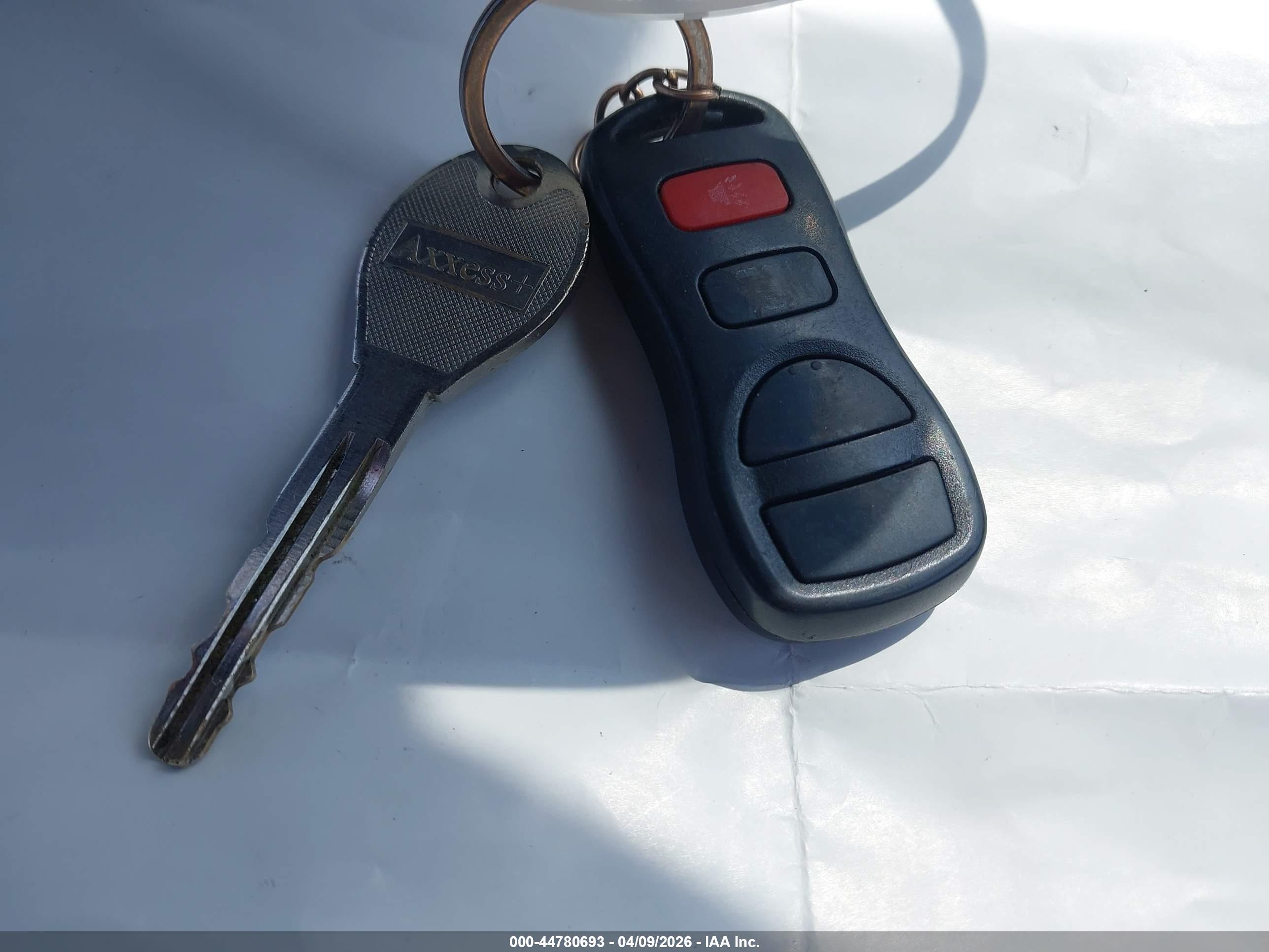 NISSAN VERSA image 11