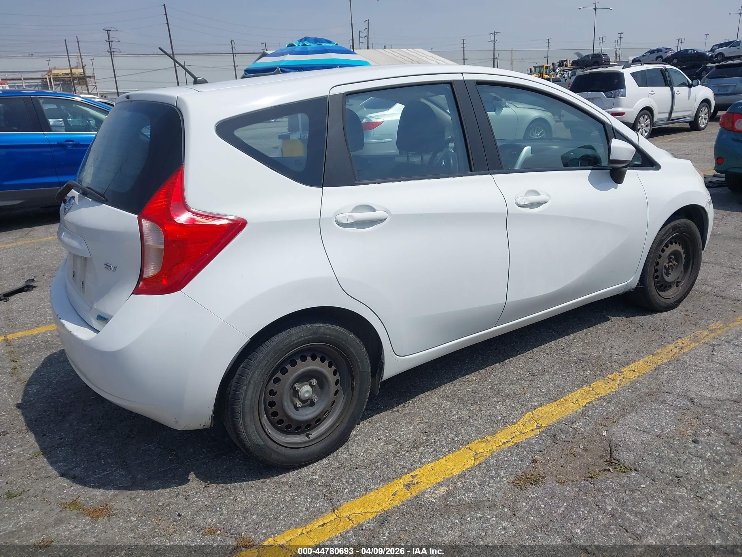NISSAN VERSA image 4