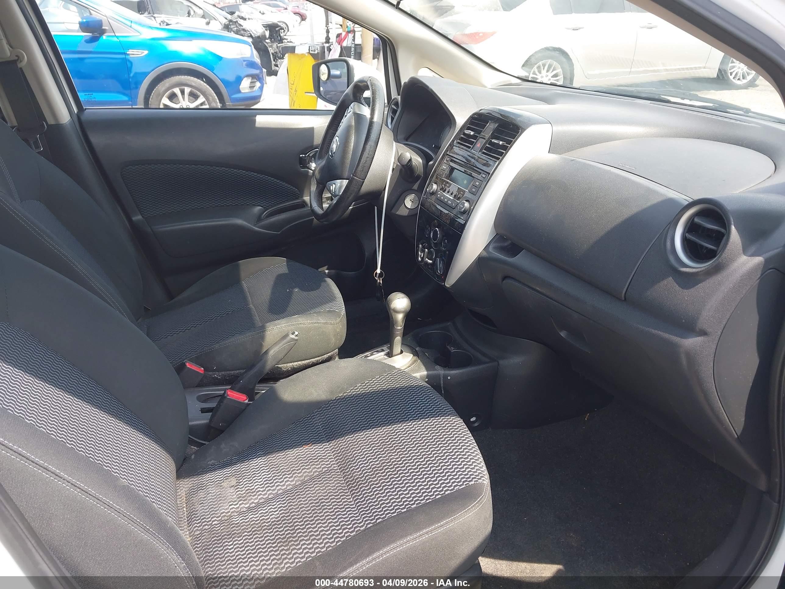 NISSAN VERSA image 5
