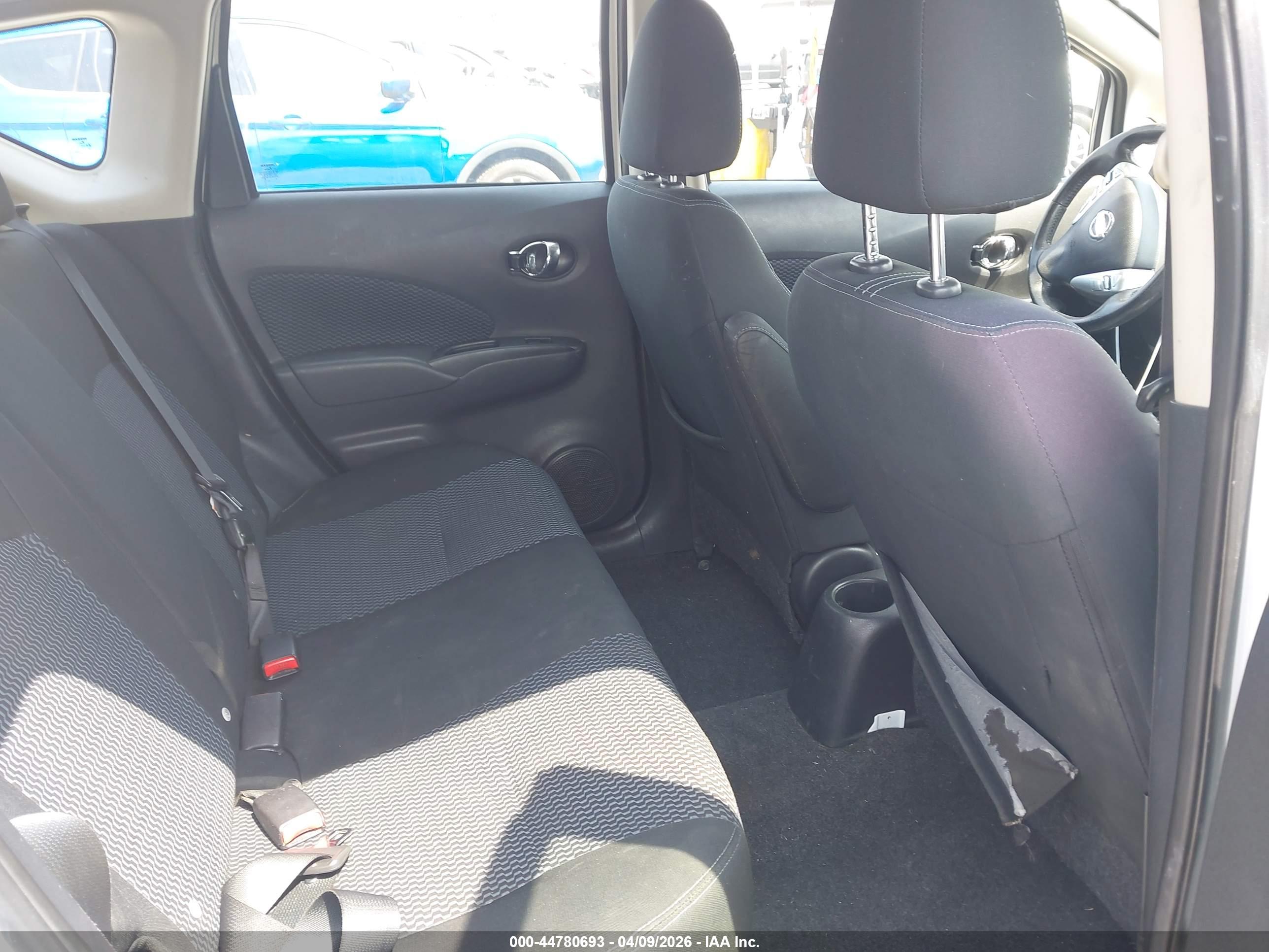 NISSAN VERSA image 8
