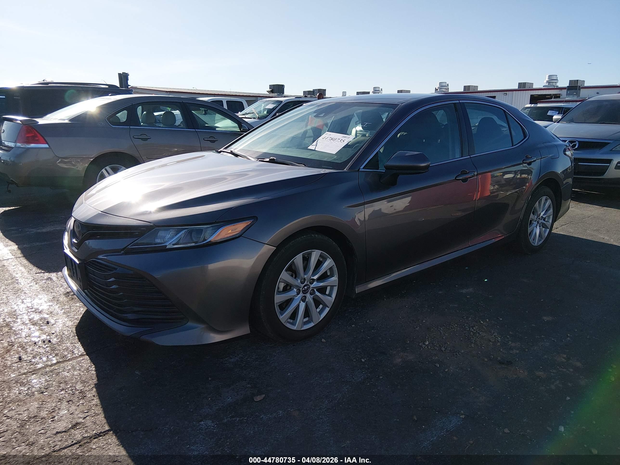 TOYOTA CAMRY image 2