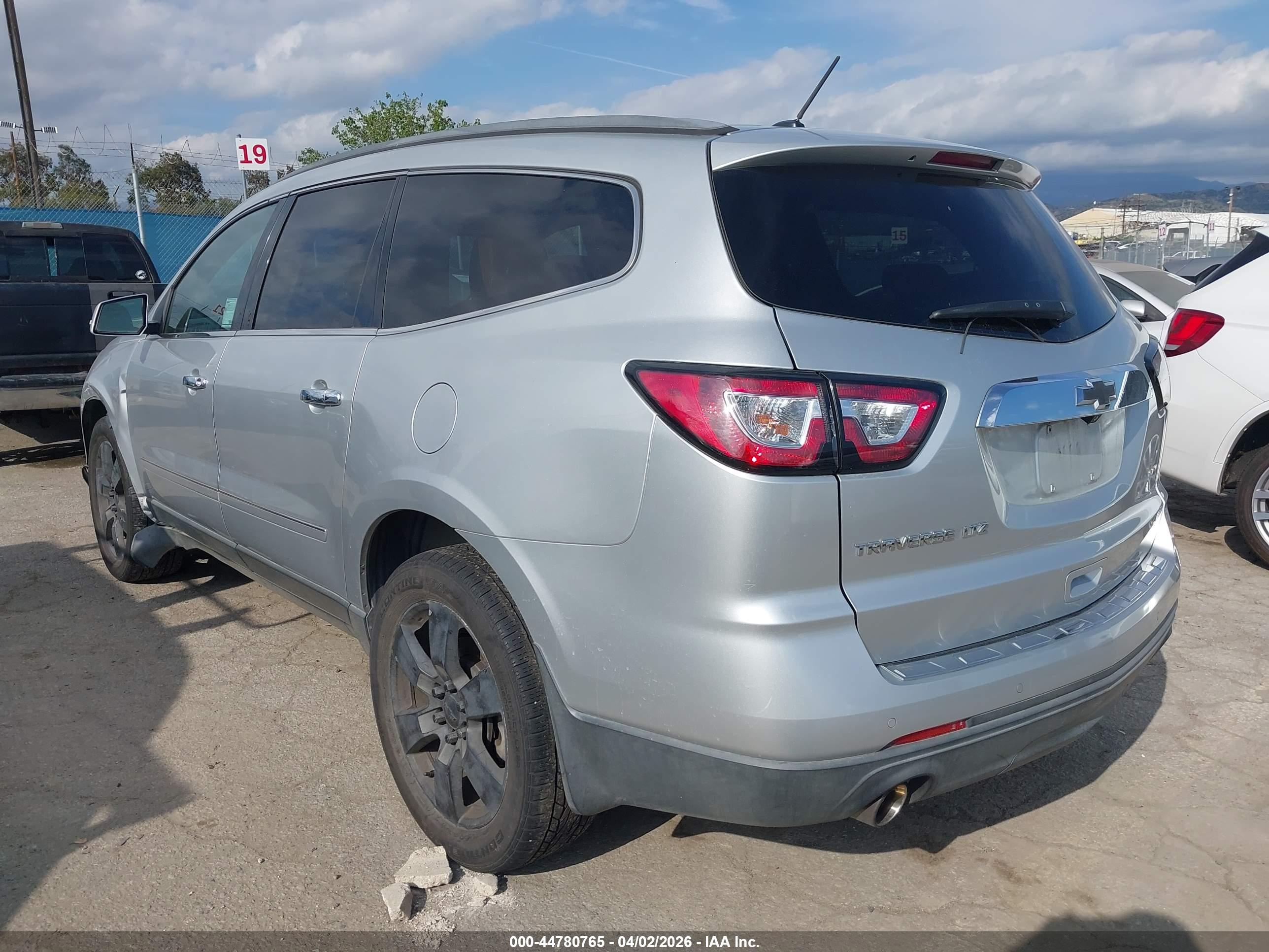 CHEVROLET TRAVERSE image 3