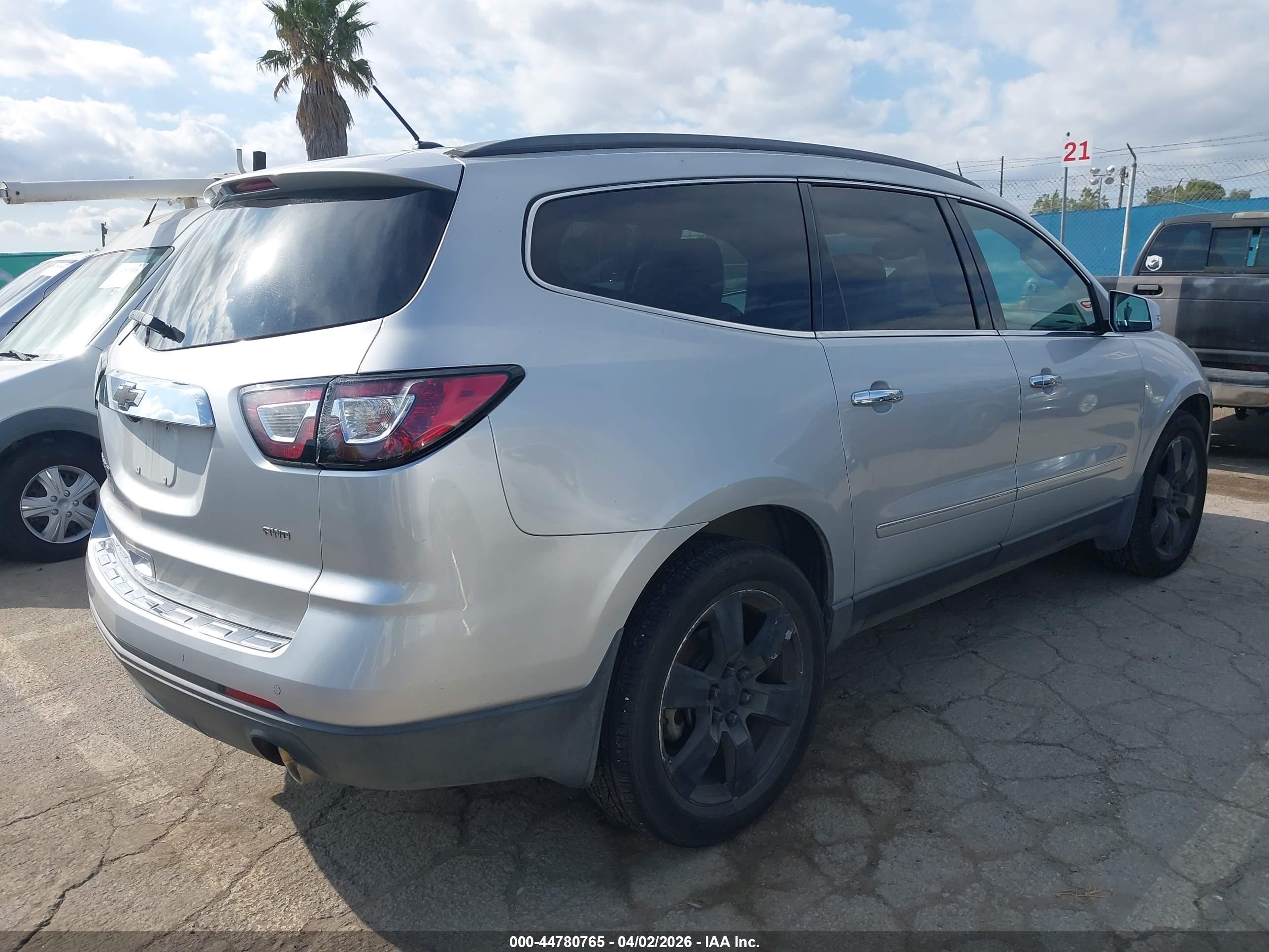 CHEVROLET TRAVERSE image 4
