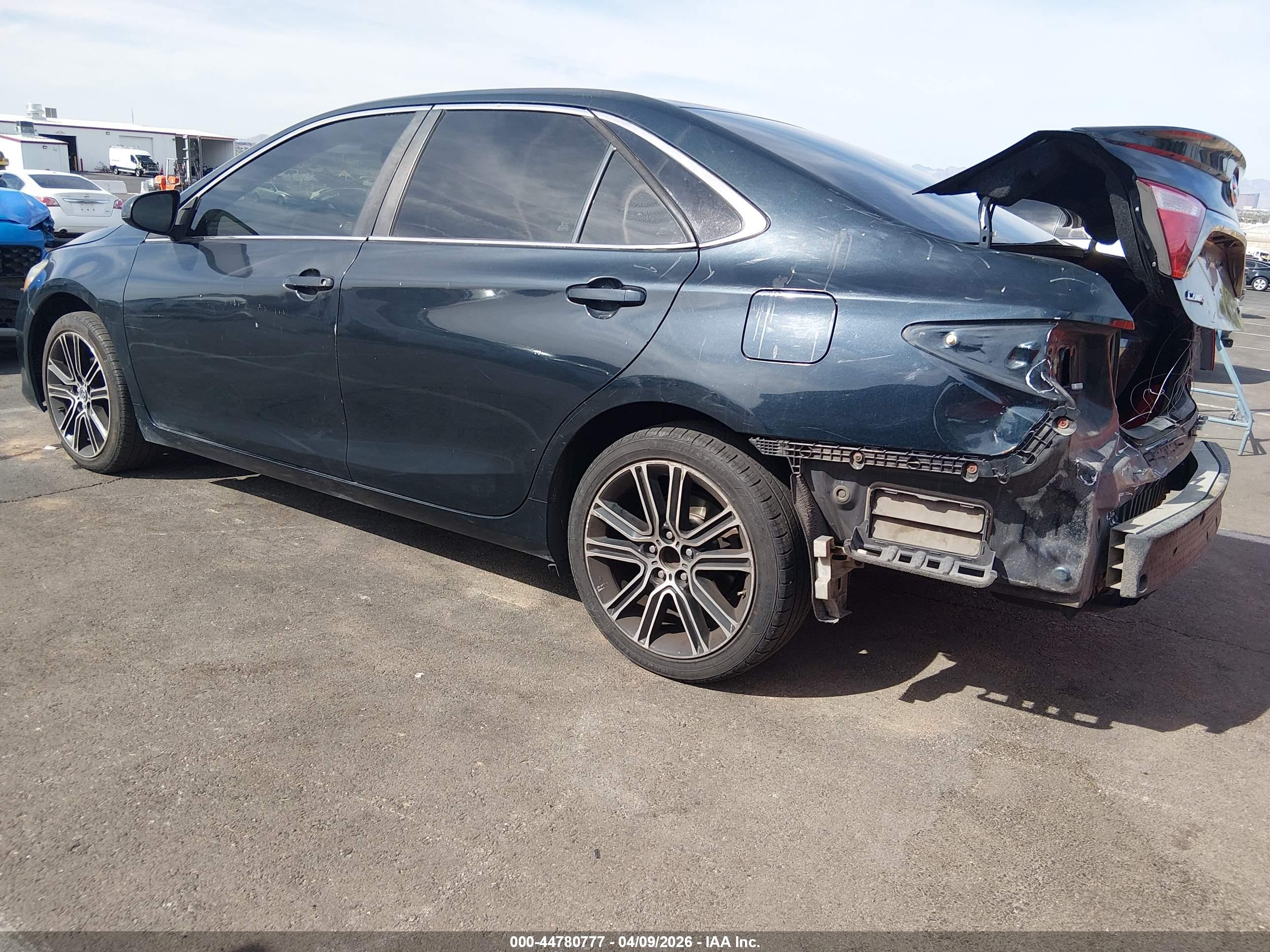 TOYOTA CAMRY image 3