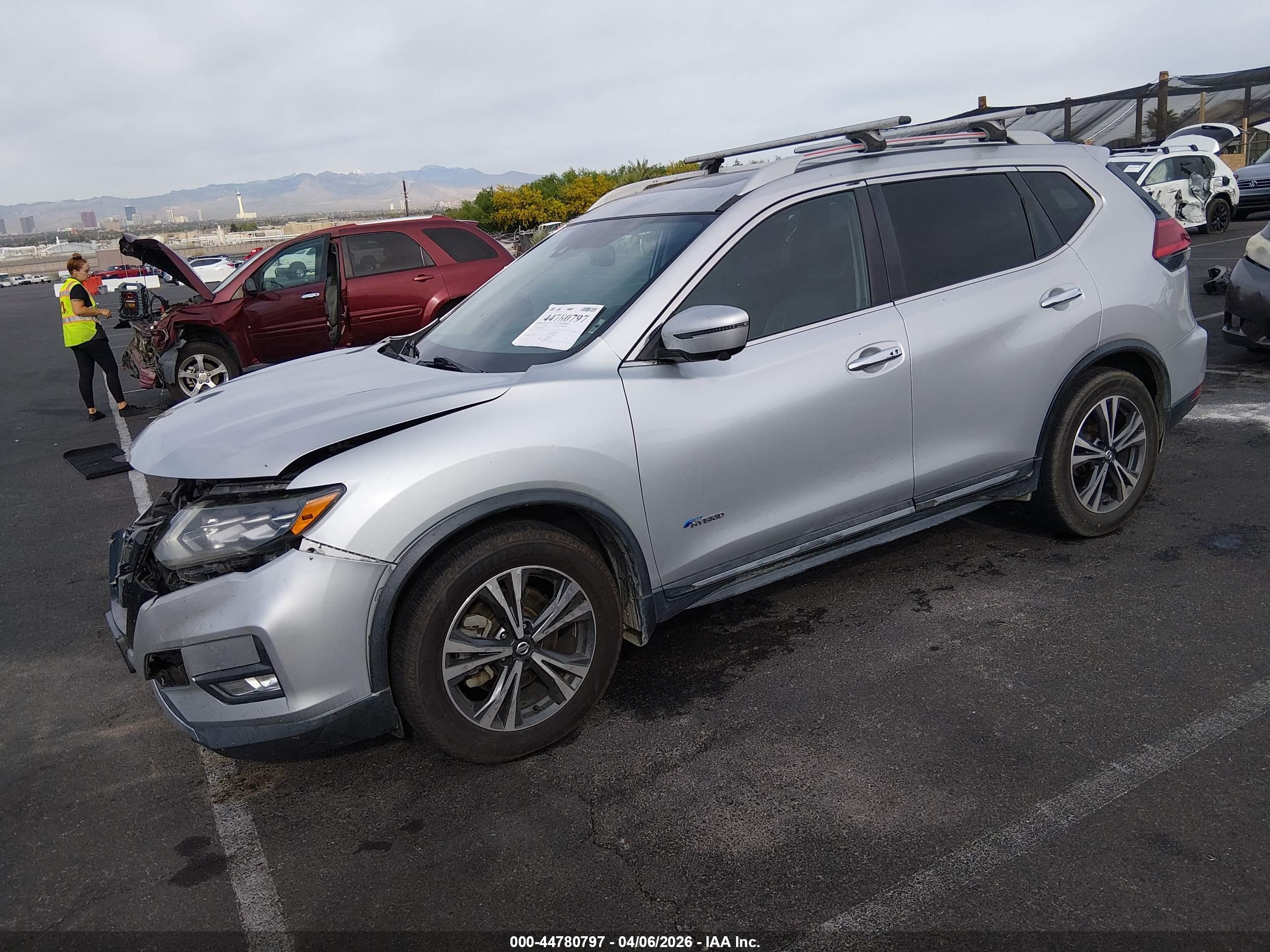NISSAN ROGUE image 2