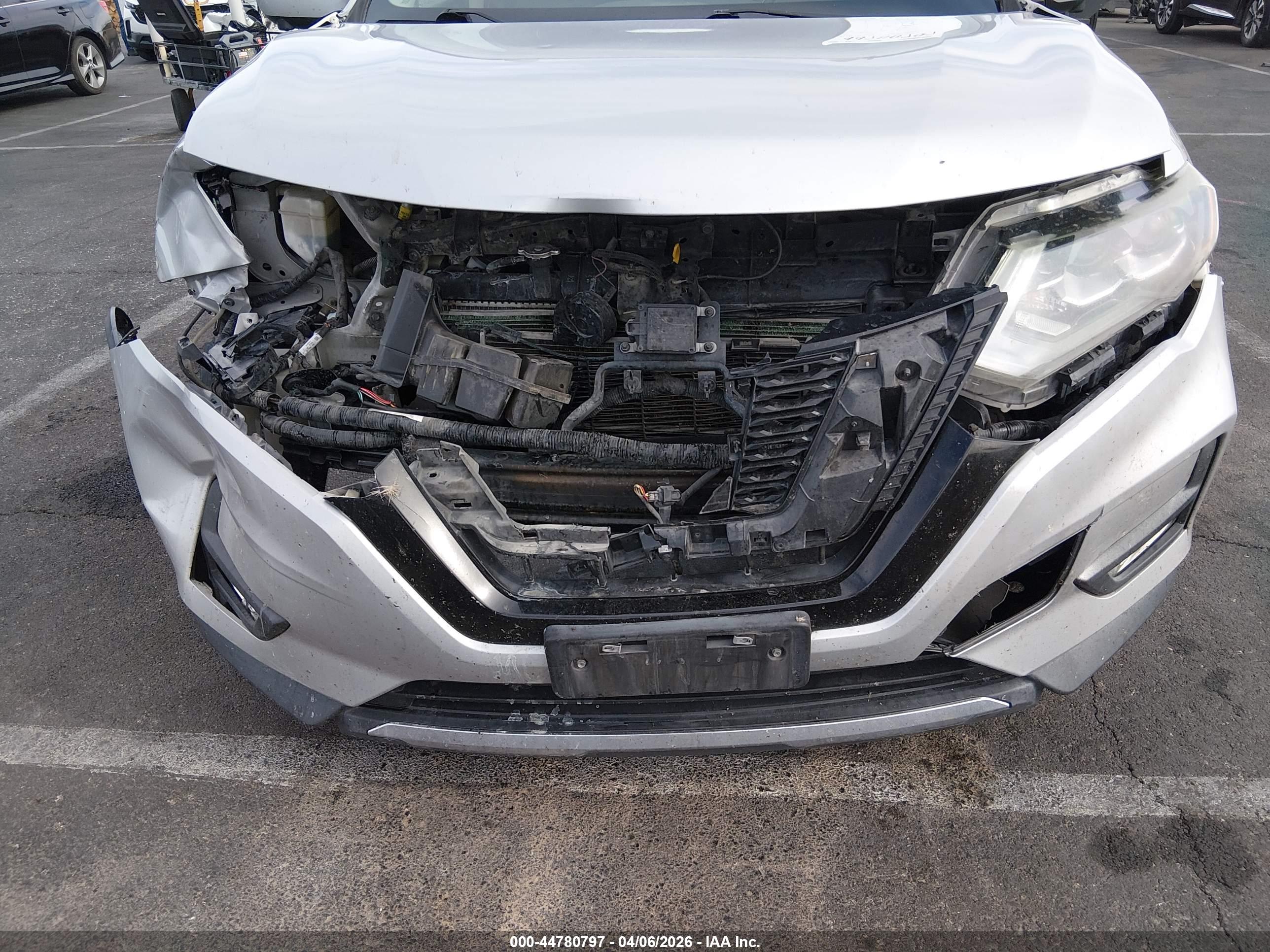 NISSAN ROGUE image 6