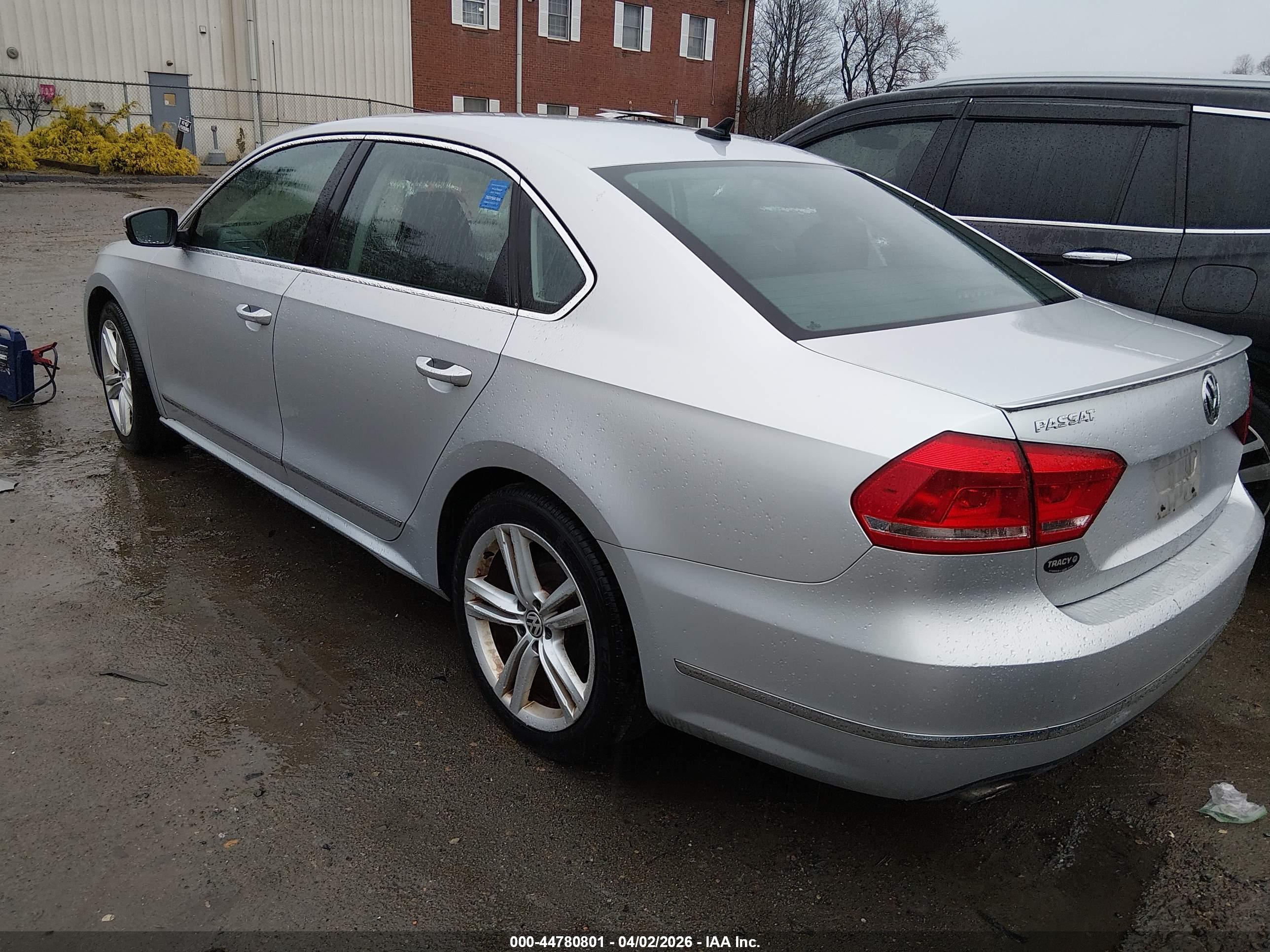VOLKSWAGEN PASSAT image 3