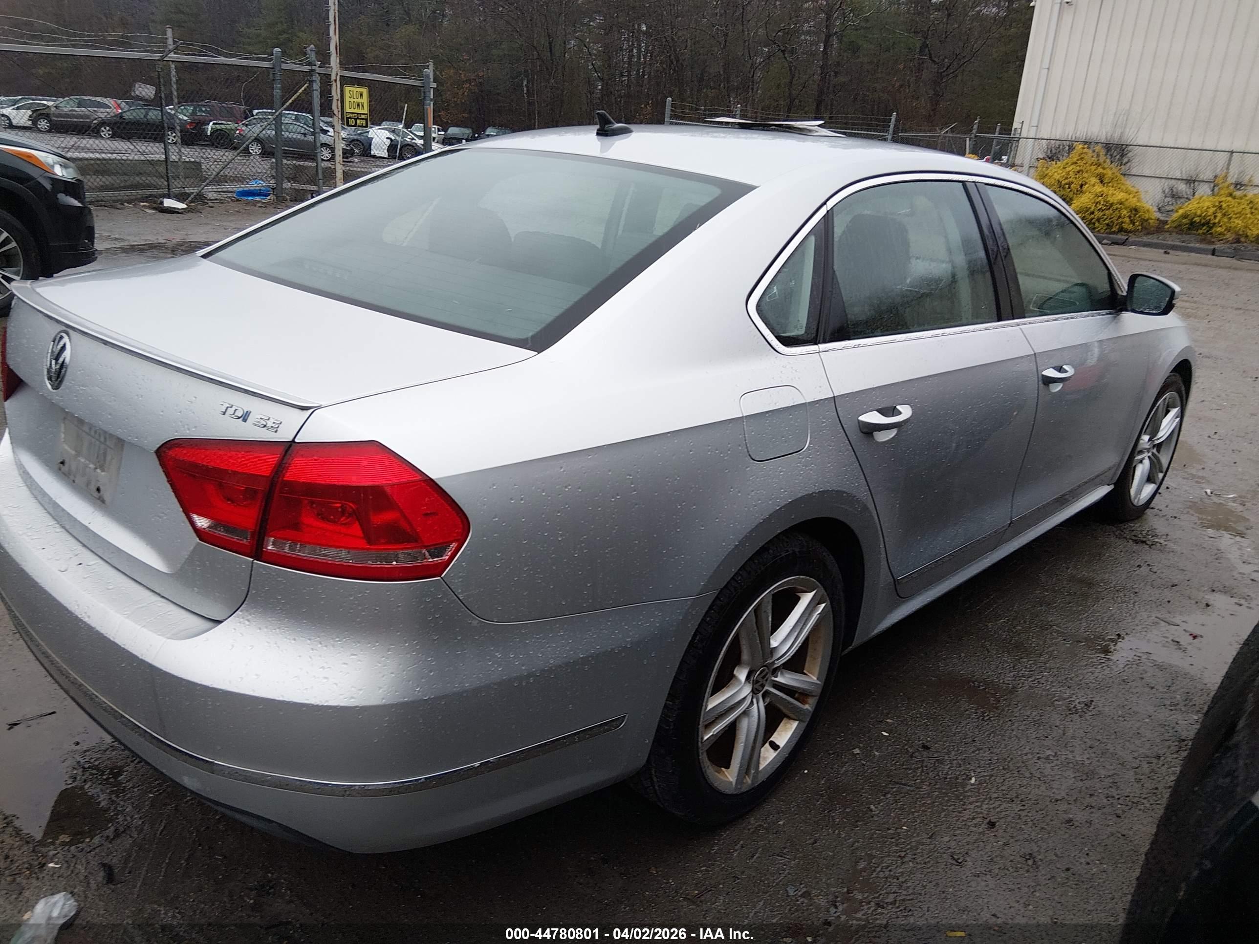 VOLKSWAGEN PASSAT image 4