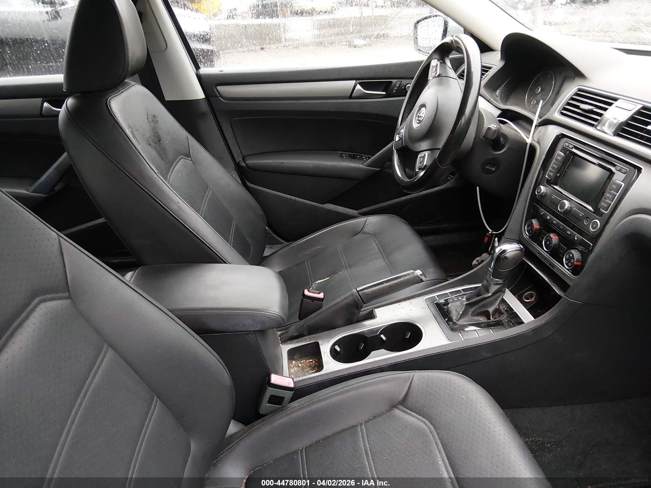VOLKSWAGEN PASSAT image 5