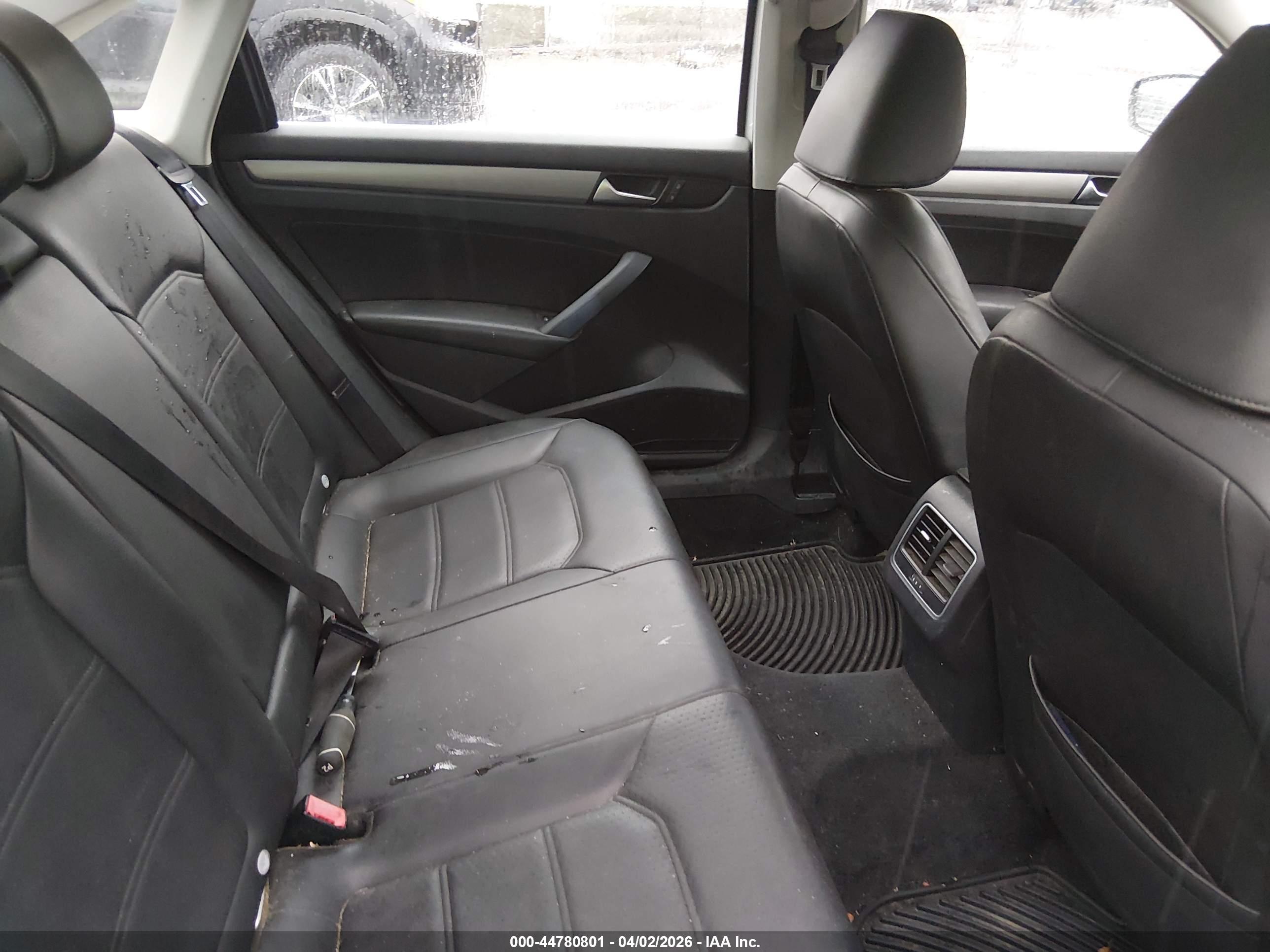 VOLKSWAGEN PASSAT image 8