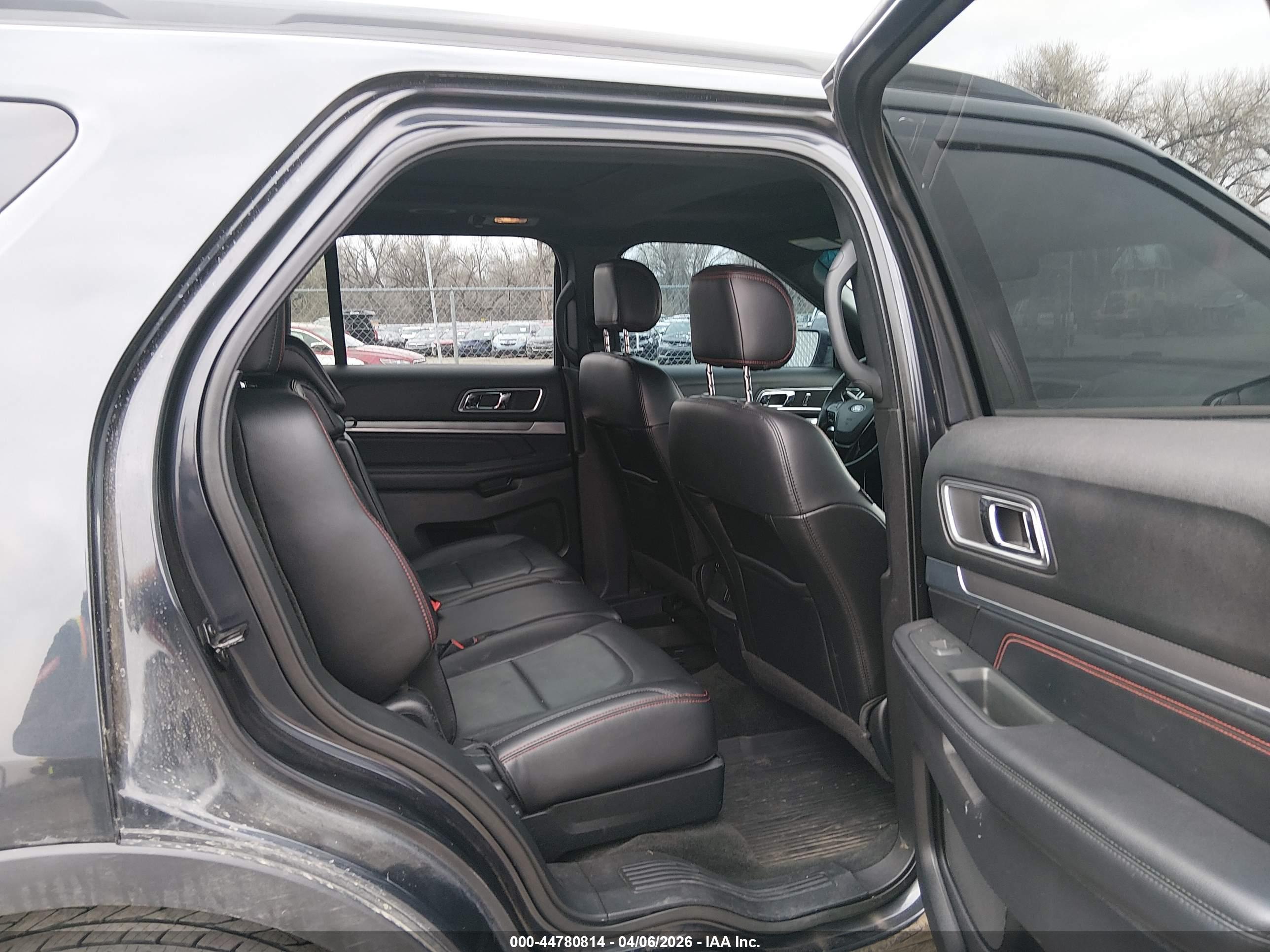 FORD EXPLORER image 8