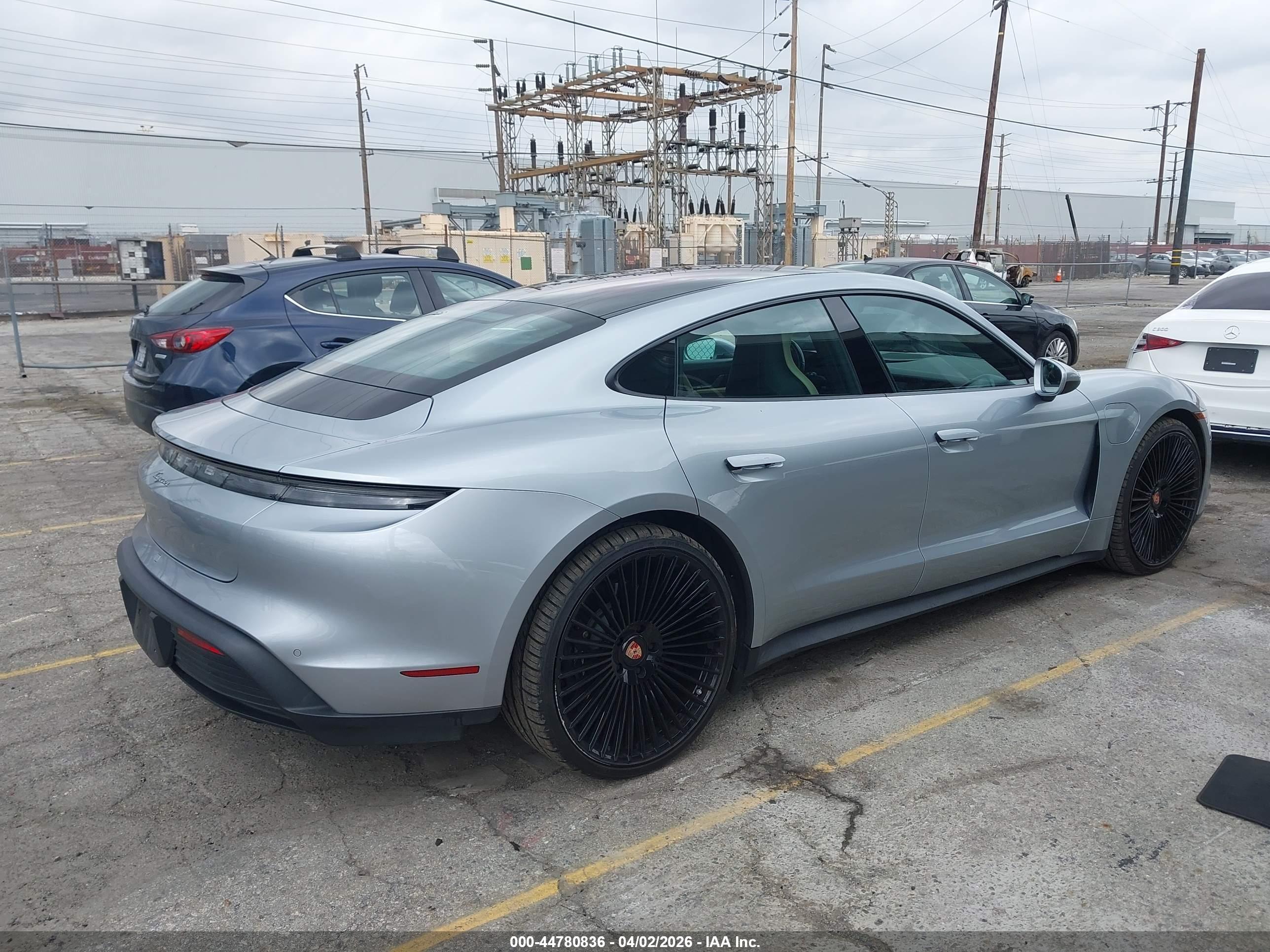 PORSCHE TAYCAN image 4