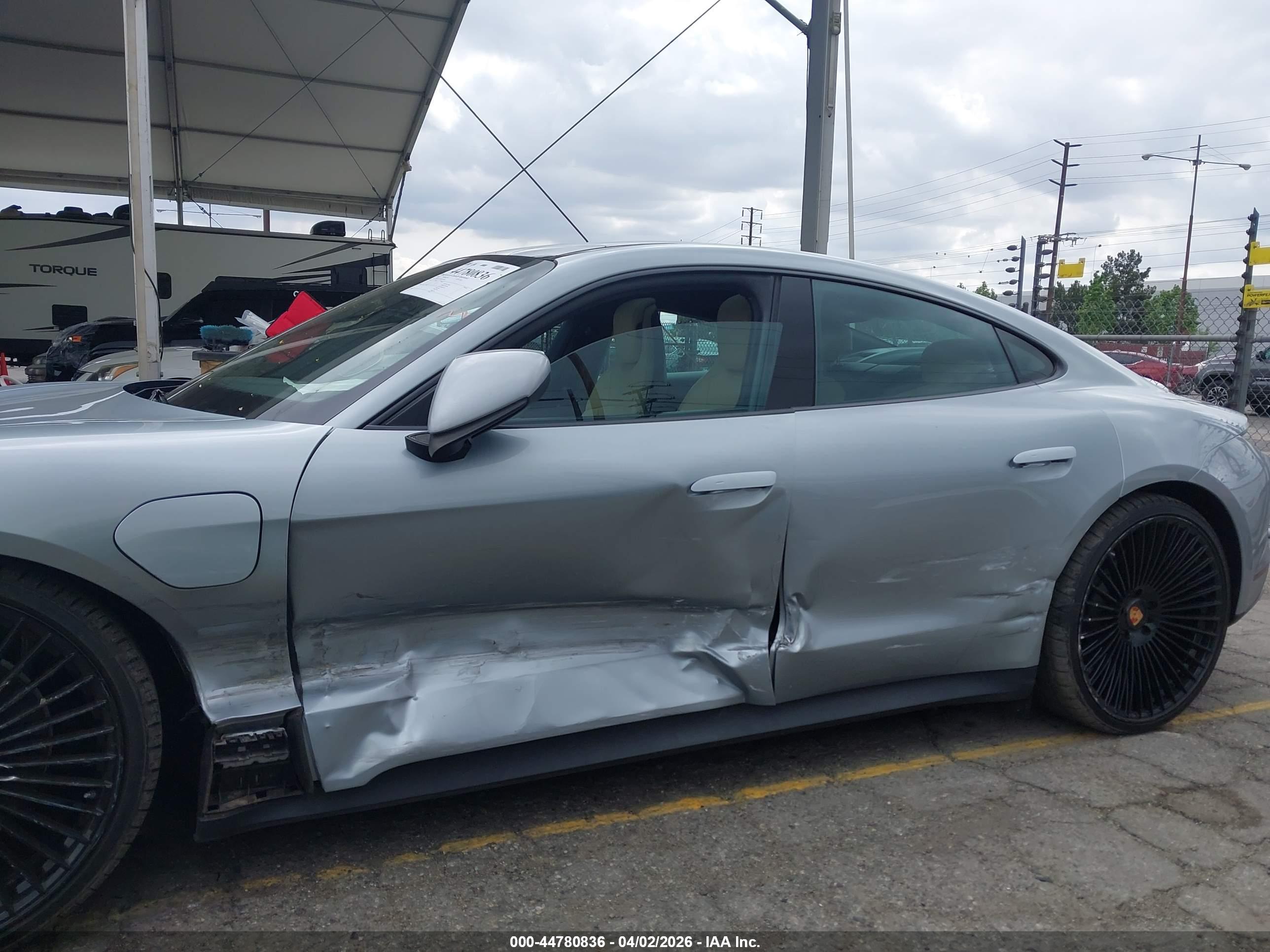 PORSCHE TAYCAN image 6