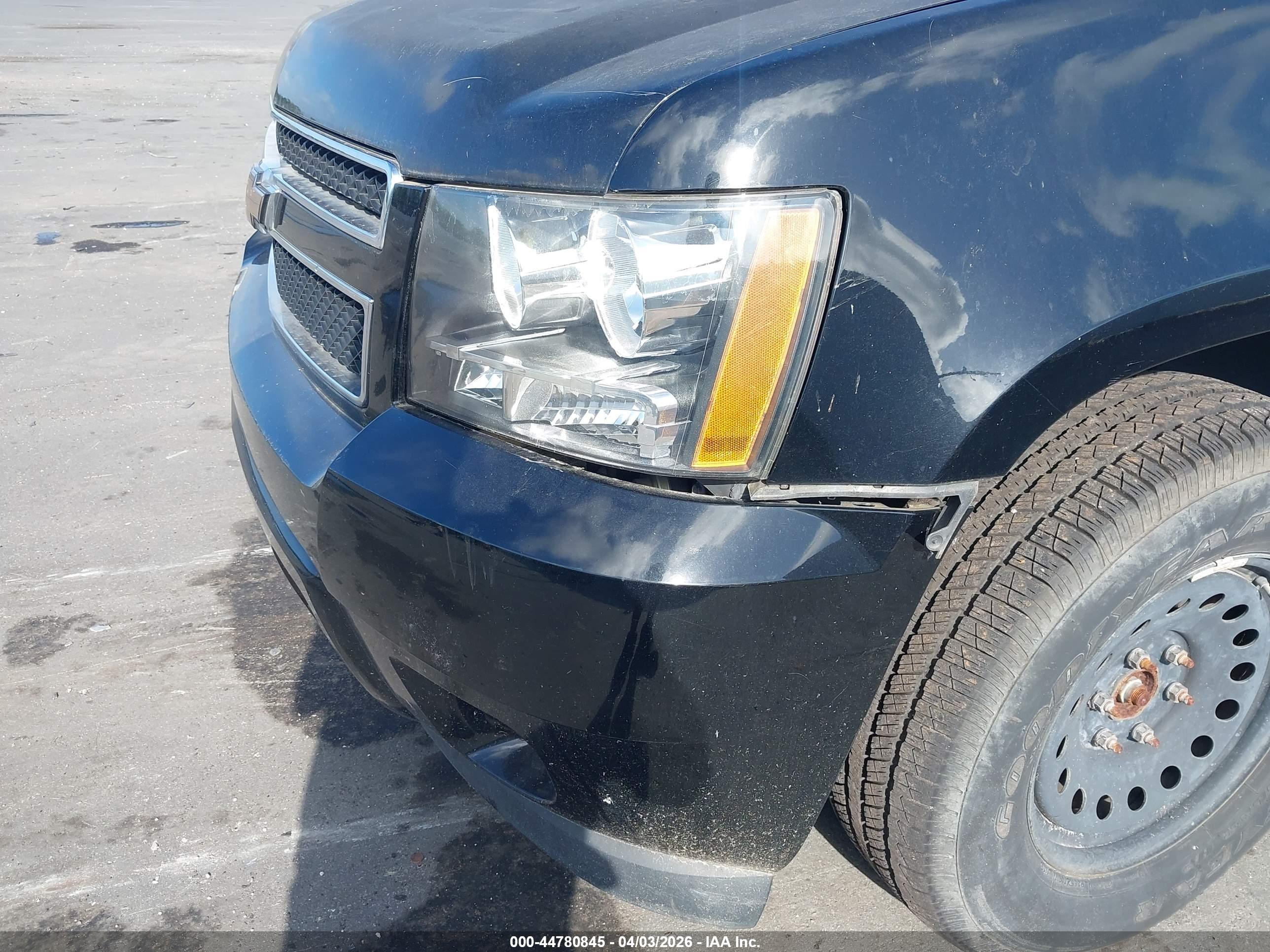 CHEVROLET SUBURBAN image 6