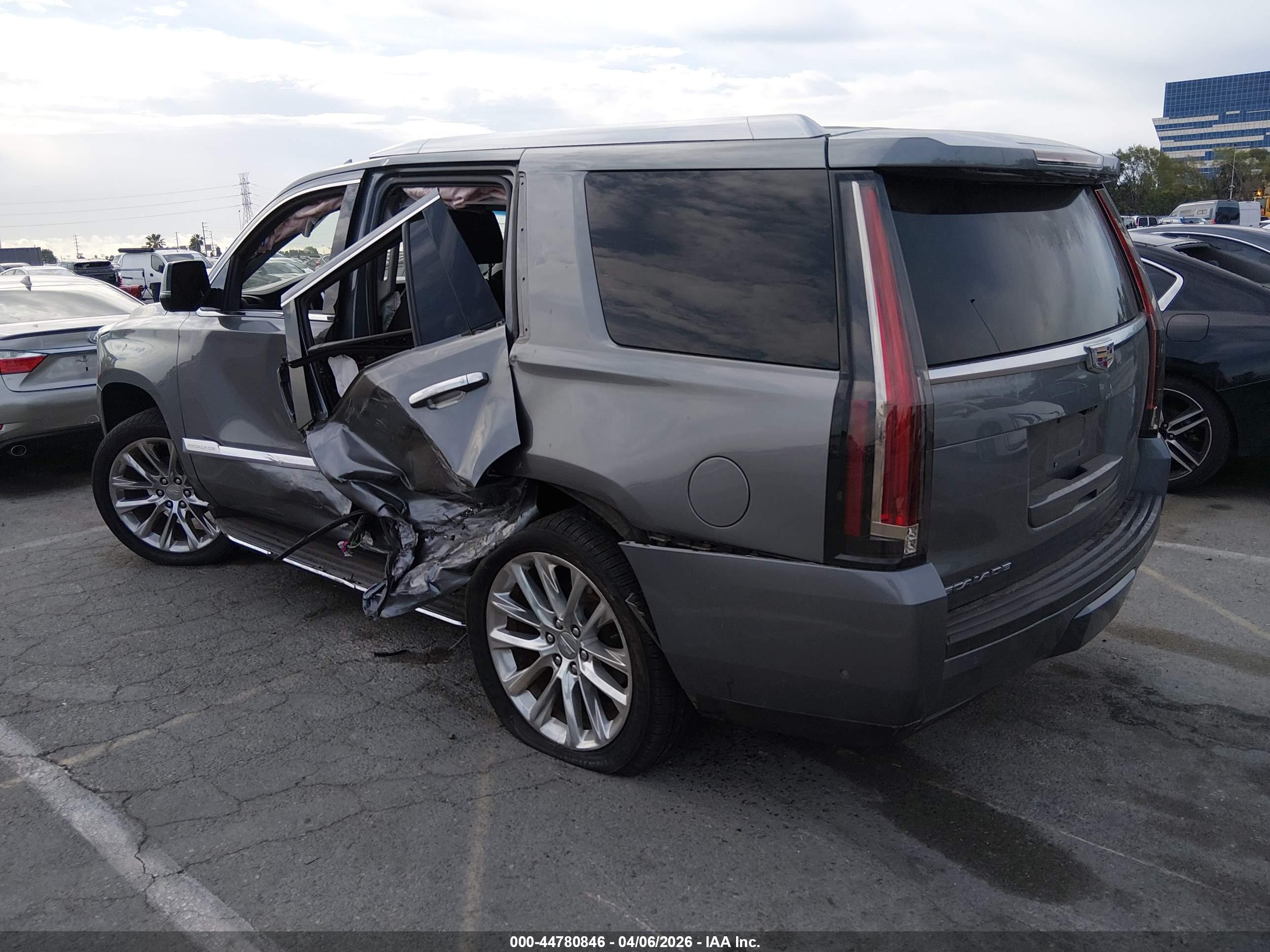 CADILLAC ESCALADE image 3